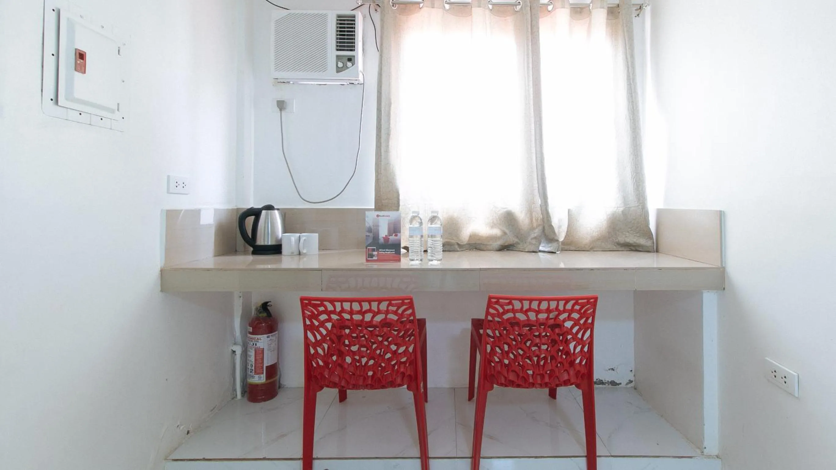 Seating area in RedDoorz at DBuilders Rooms Lower Bicutan