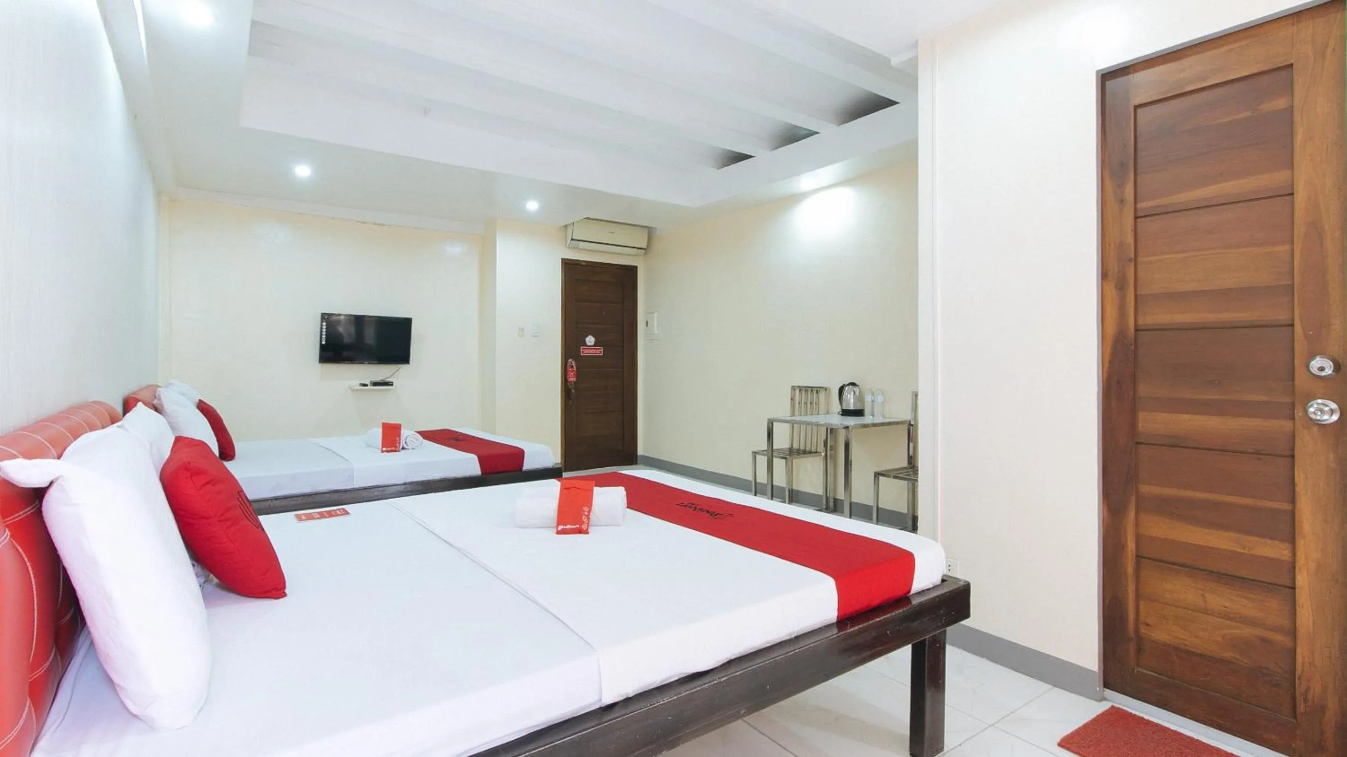 Bed in RedDoorz at DBuilders Rooms Lower Bicutan