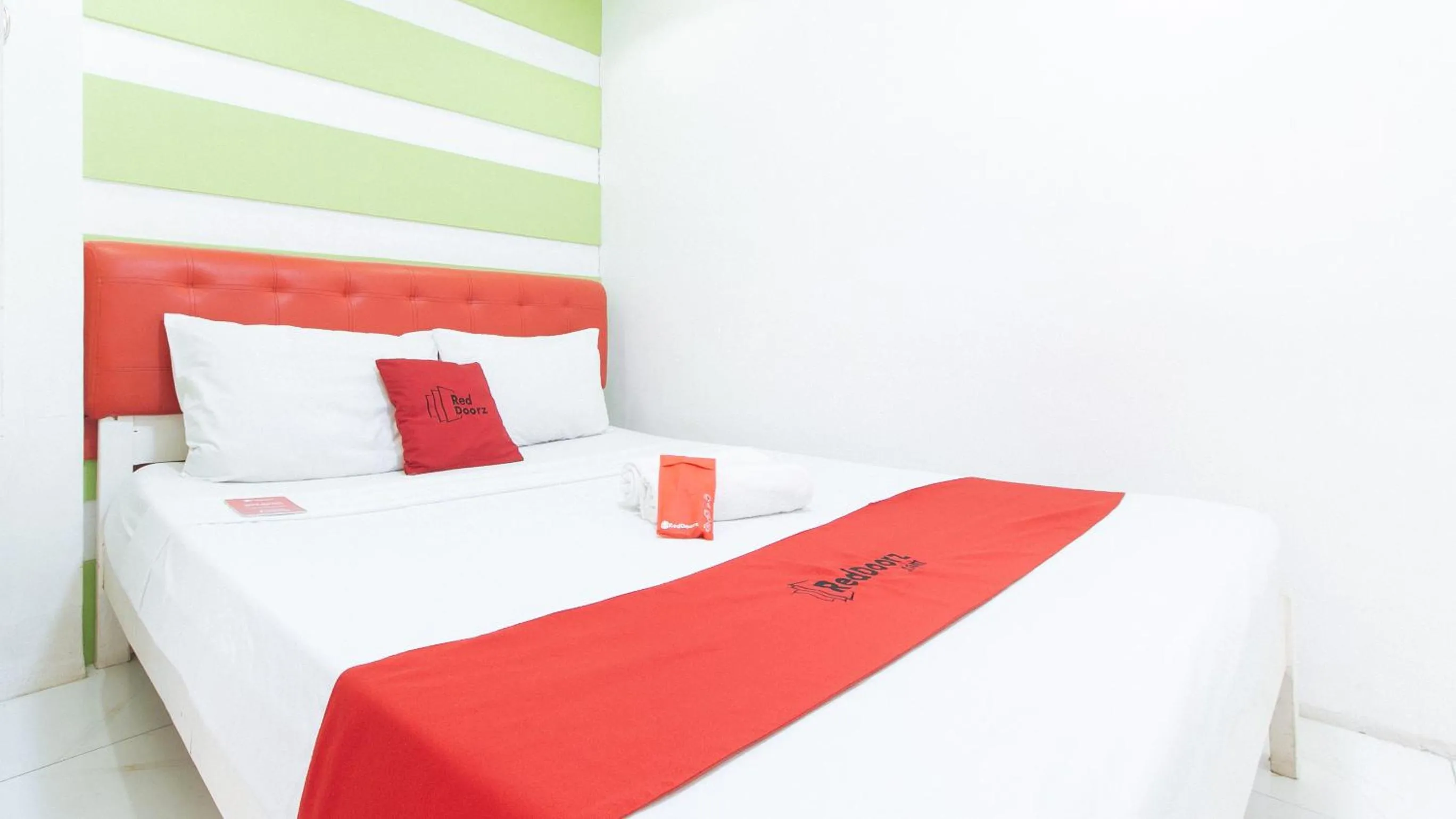 Bed in RedDoorz at DBuilders Rooms Lower Bicutan