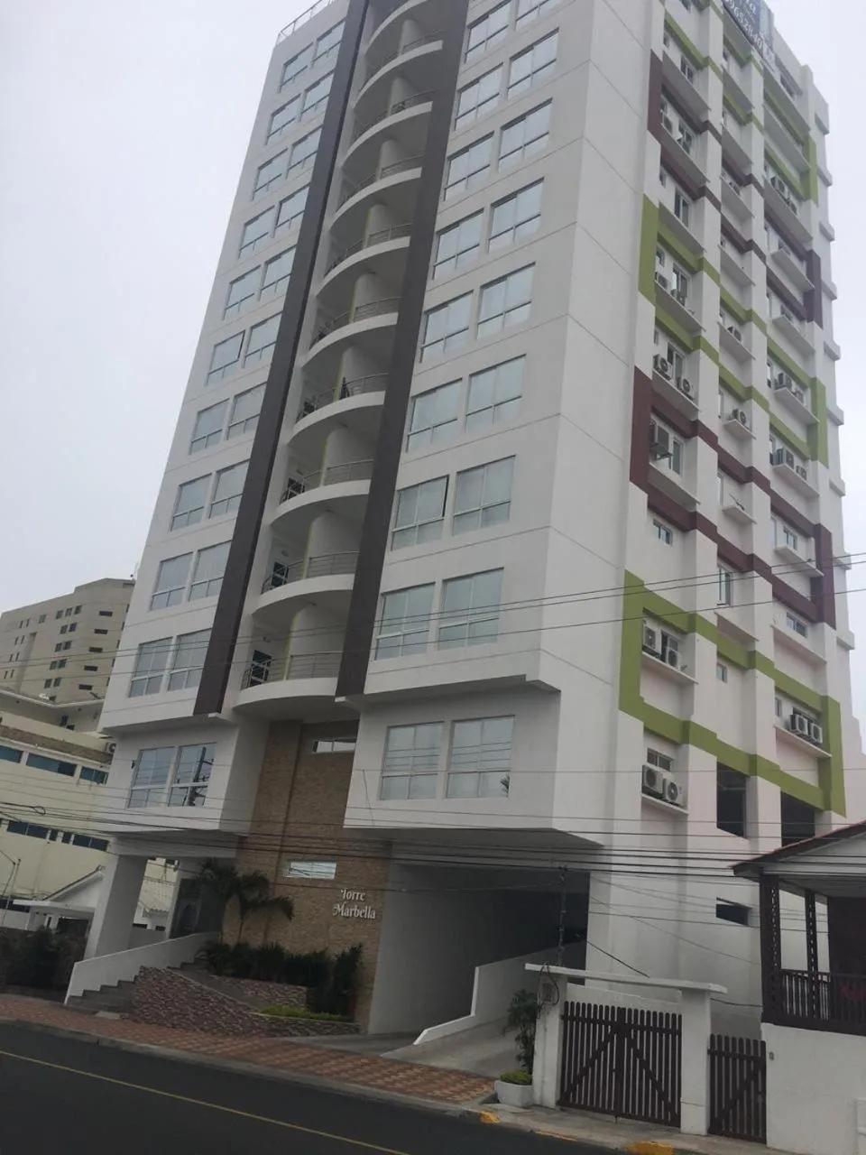 Property building in Torre Marbella Apartamentos de 2 y 3 dormitorios