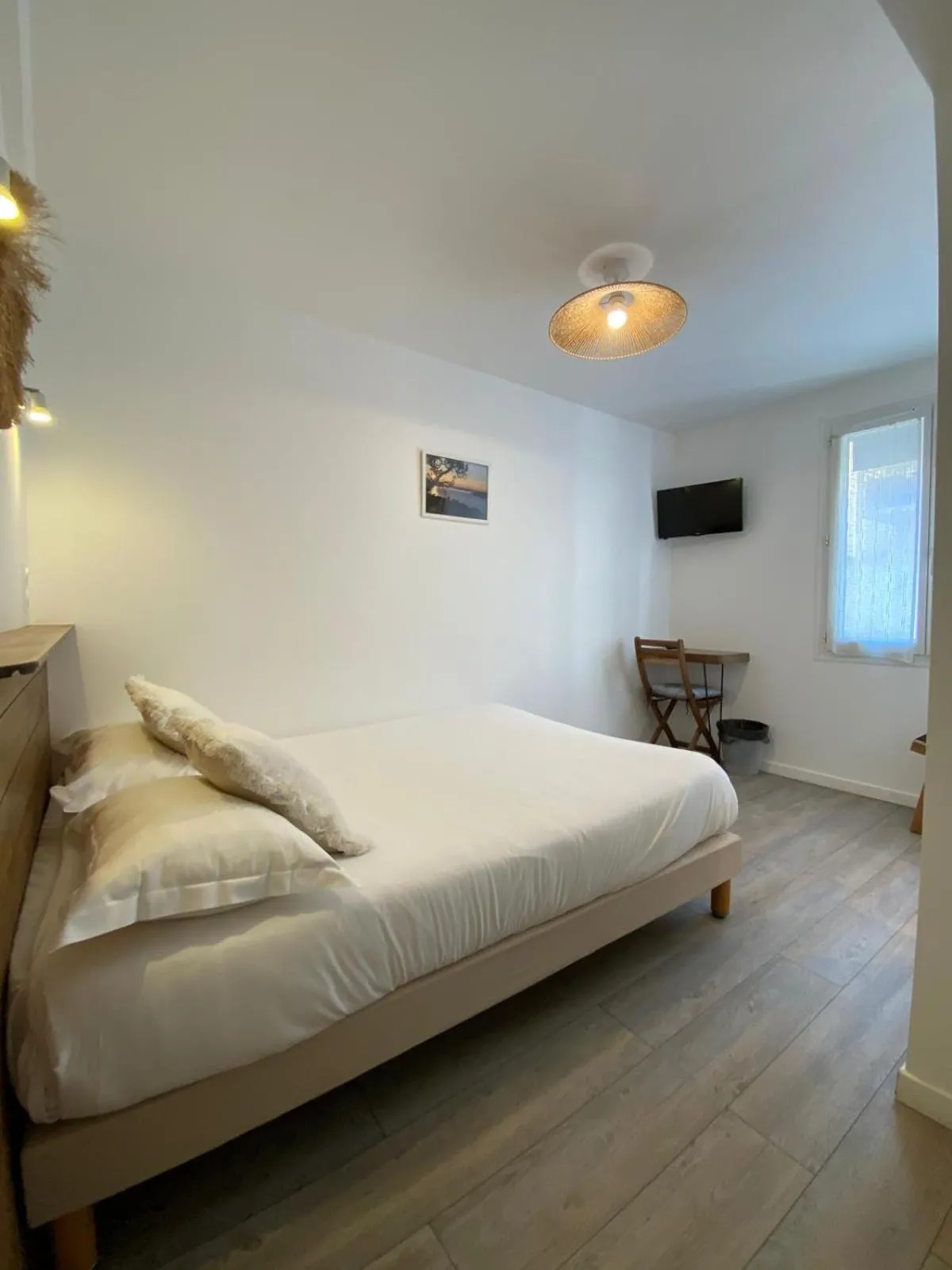 Bed in Hôtel L'Oustaou