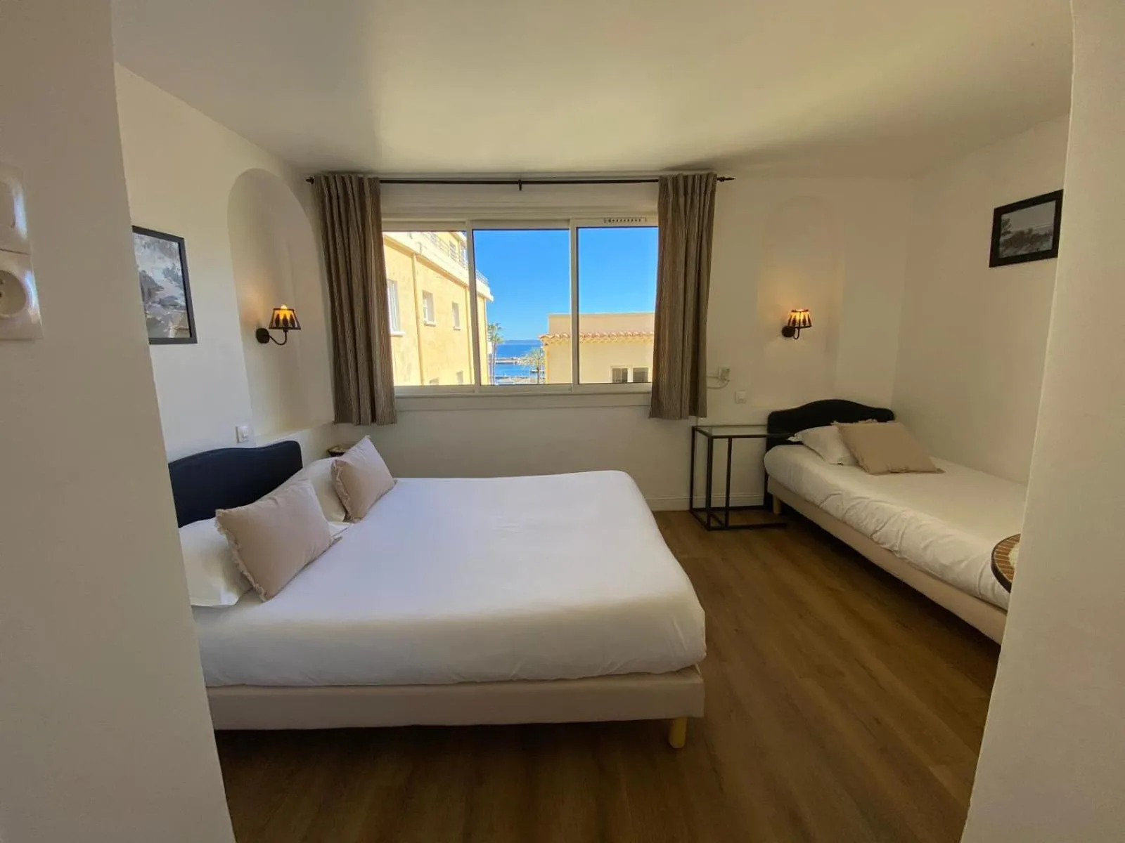Bed in Hôtel L'Oustaou