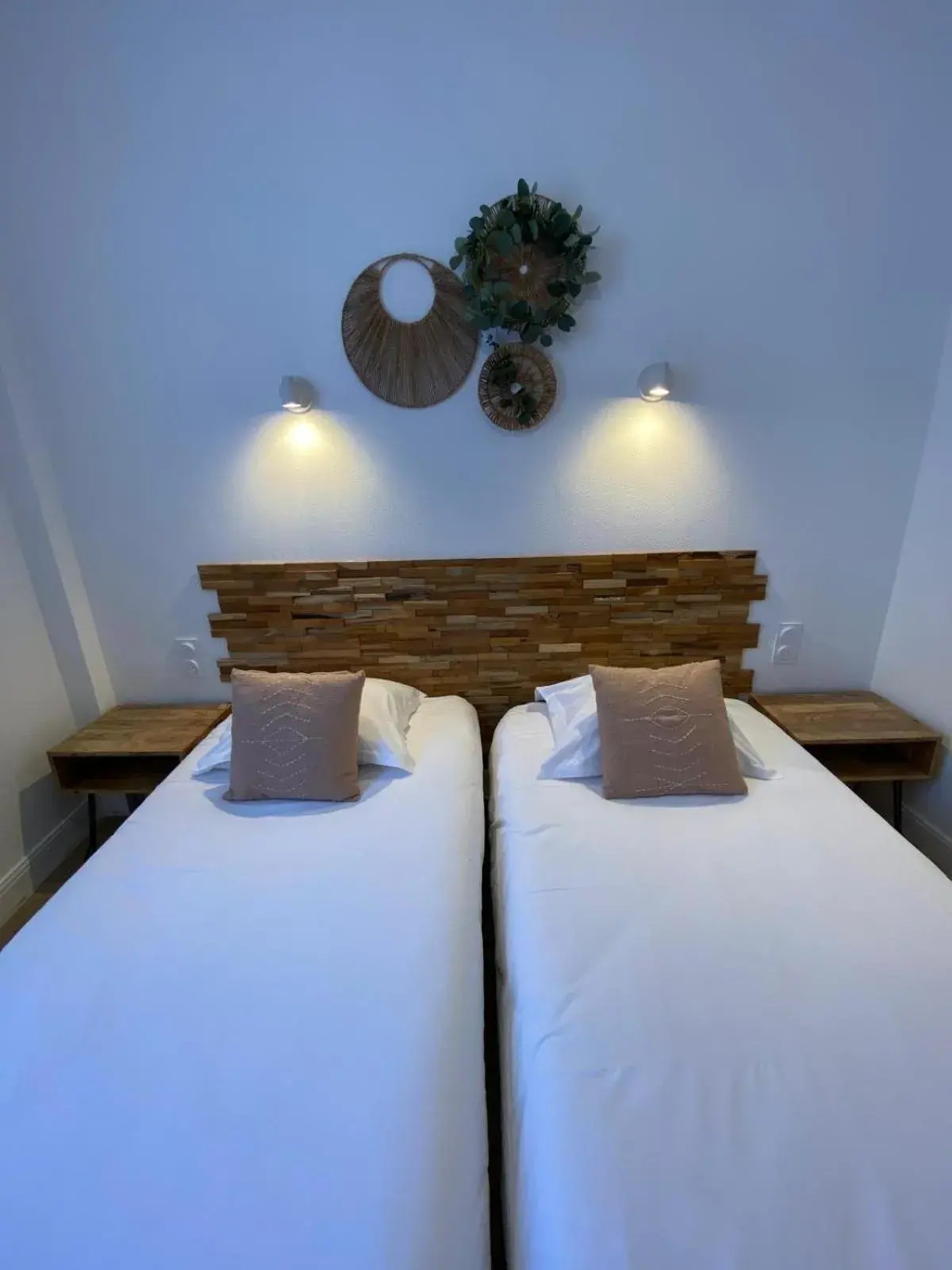 Twin Room - Second Floor - Village Side in Hôtel L'Oustaou Twin Room - Second Floor - Village Side in Hôtel L'Oustaou