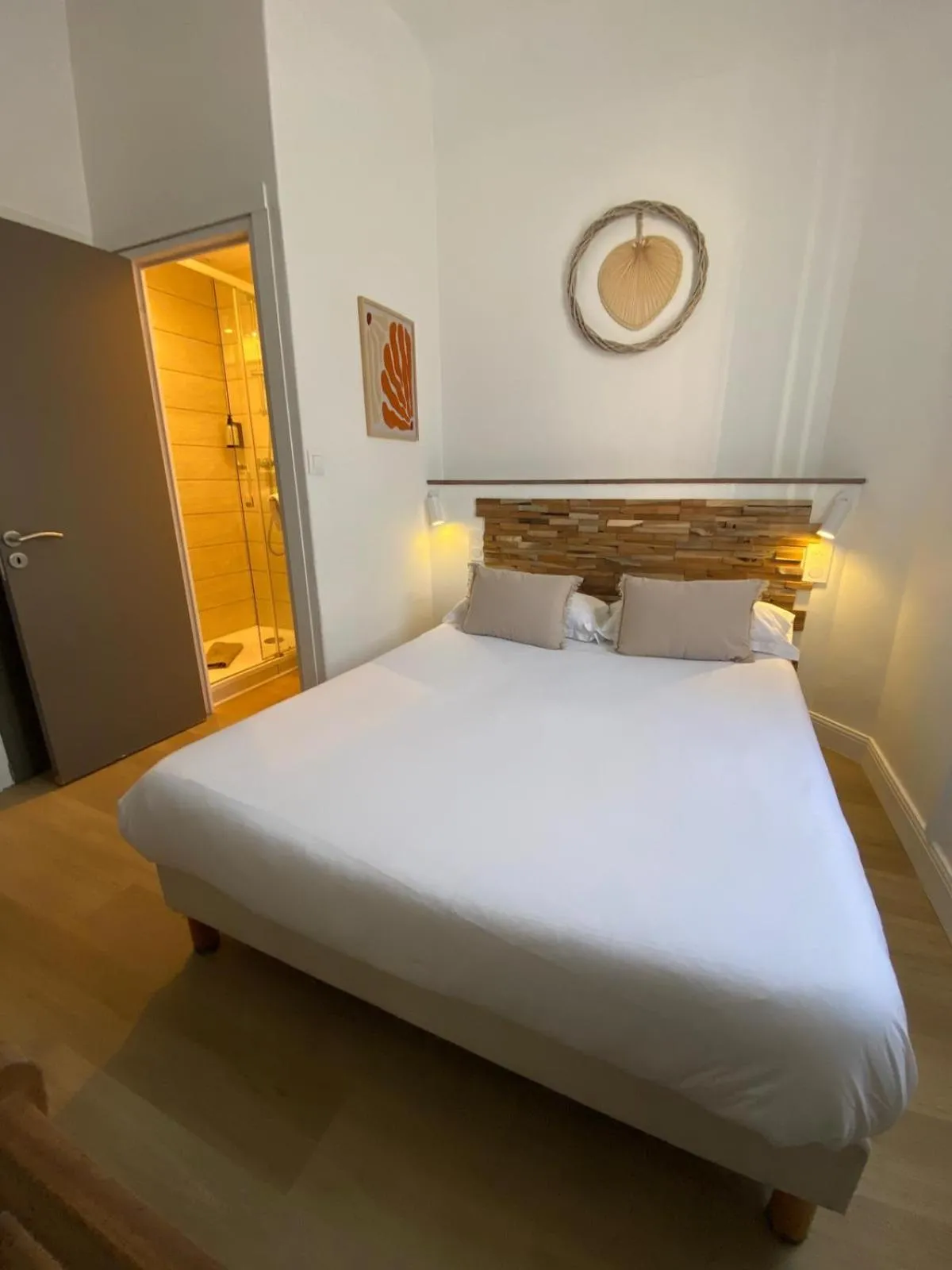 Bed in Hôtel L'Oustaou