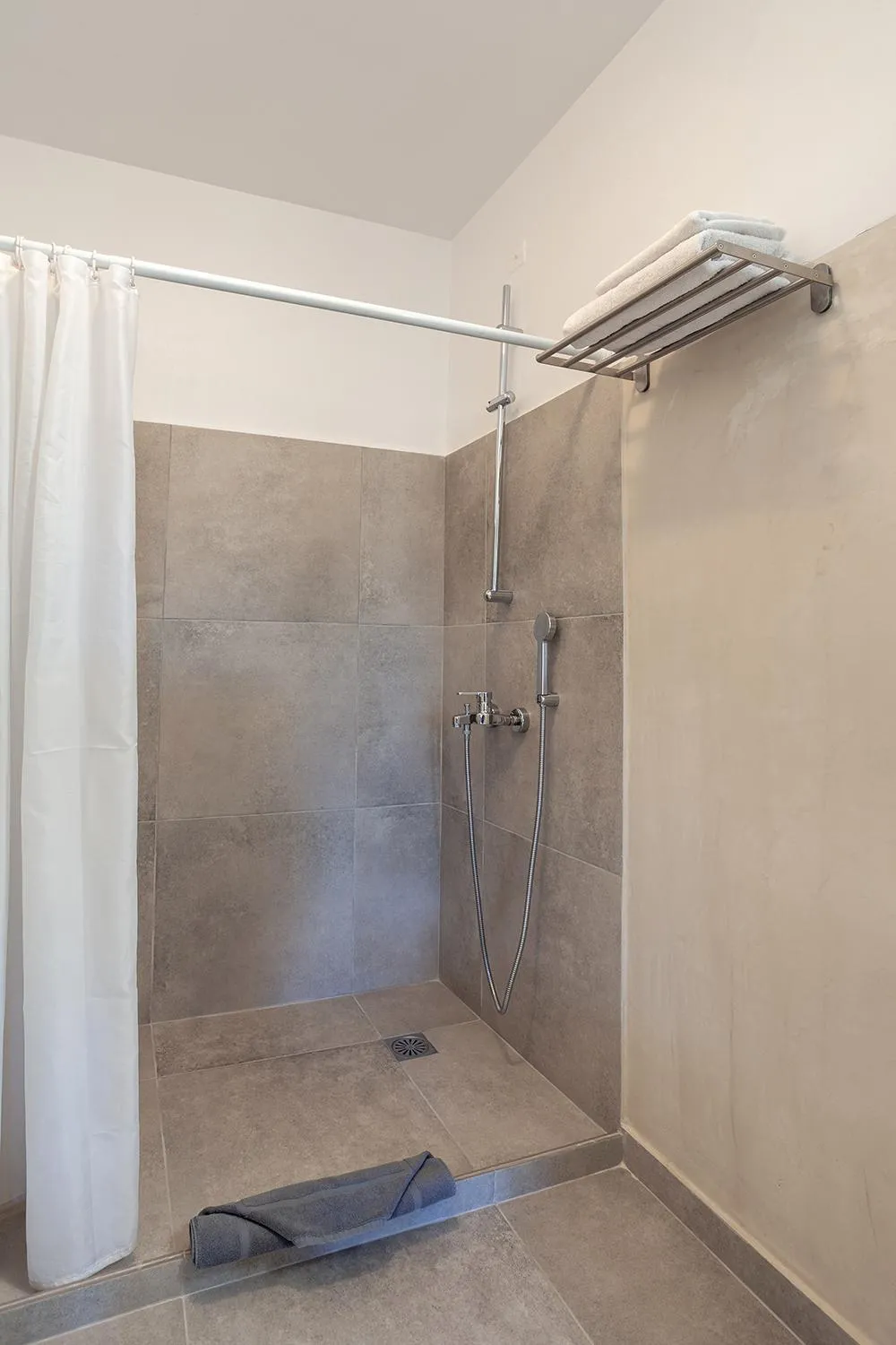 Bathroom in Phaedra Hotel