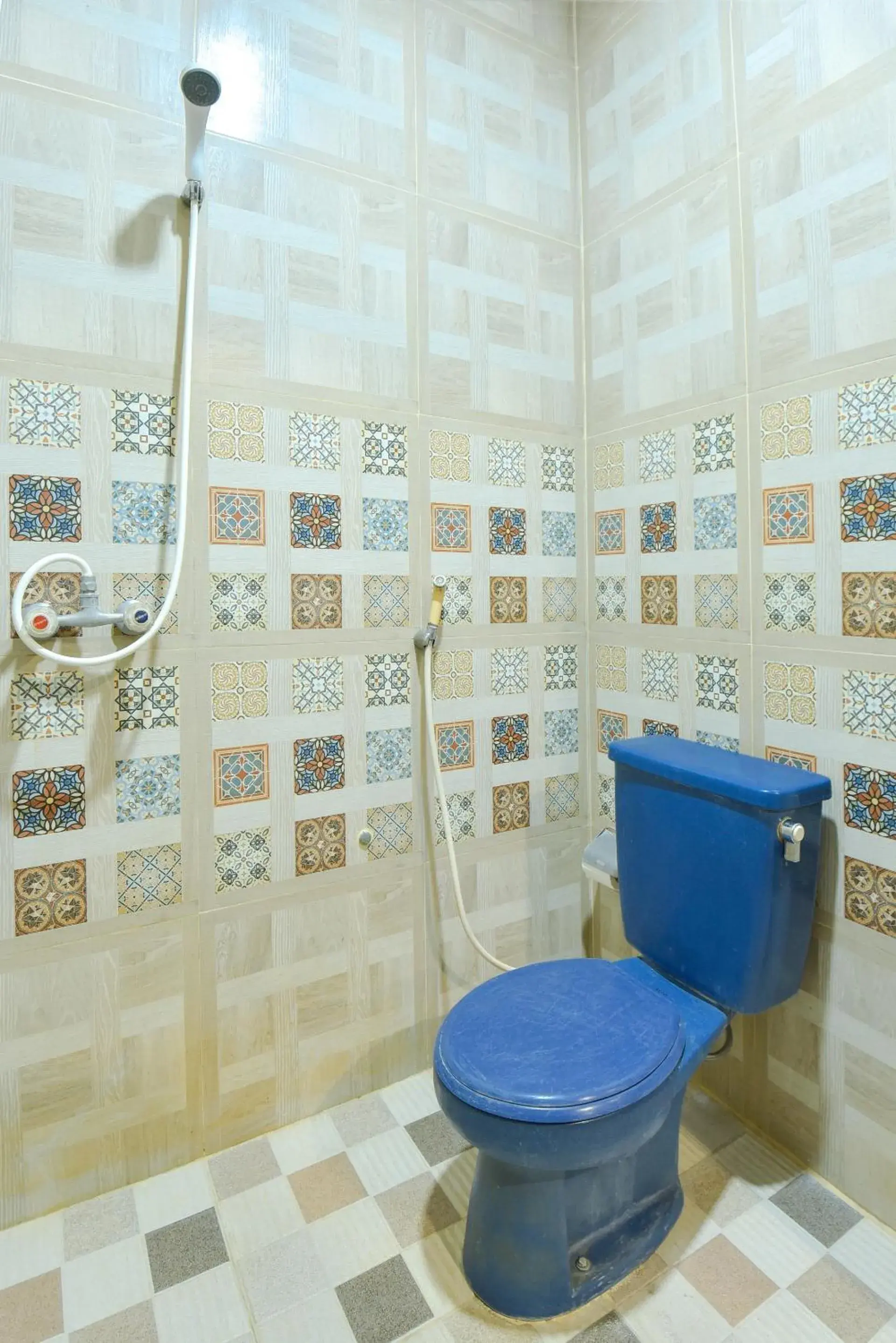 Shower in Sekar Ayu Hotel Malioboro Mitra RedDoorz Shower in Sekar Ayu Hotel Malioboro Mitra RedDoorz