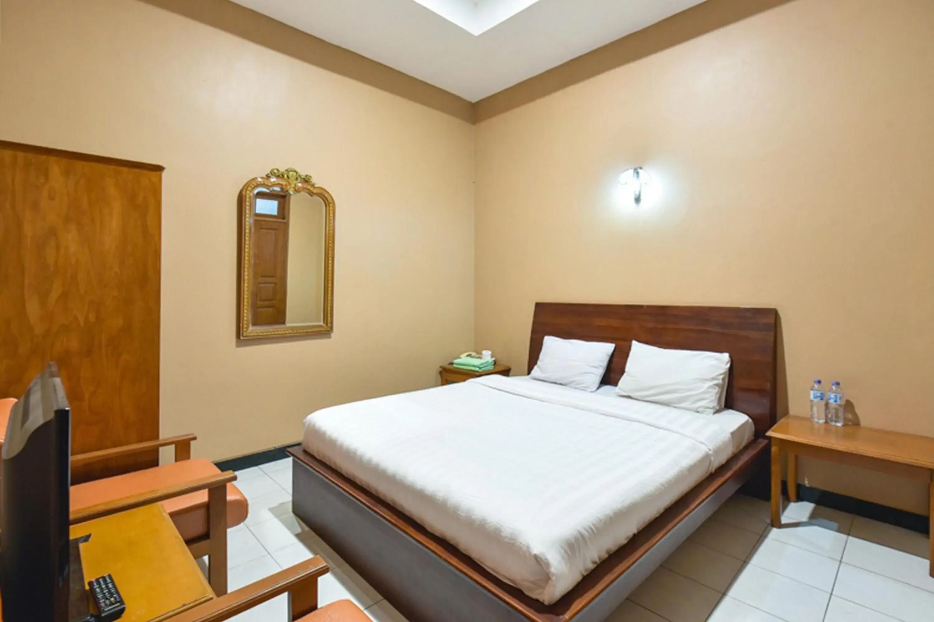 Bed in Sekar Ayu Hotel Malioboro Mitra RedDoorz Bed in Sekar Ayu Hotel Malioboro Mitra RedDoorz