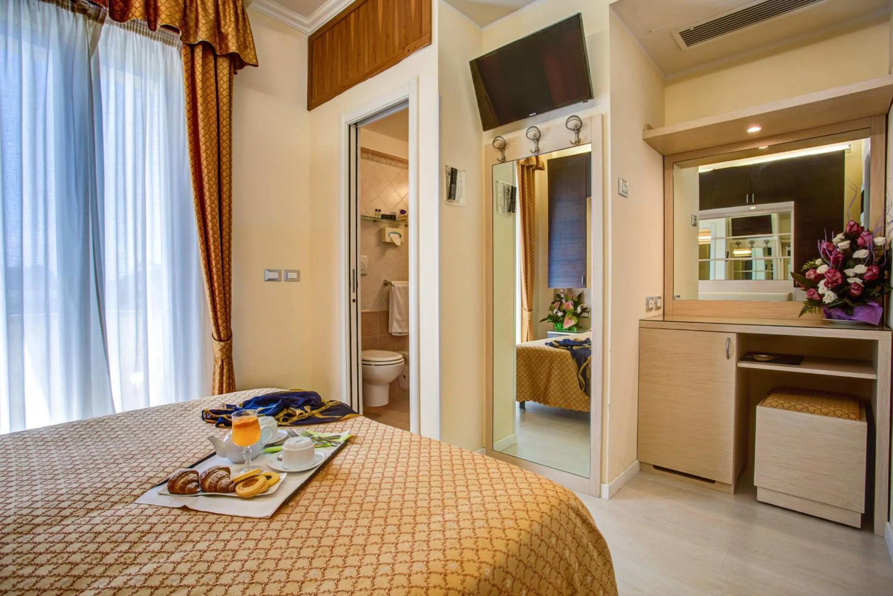 Photo of the whole room, Bed in Hotel Caesar Paladium