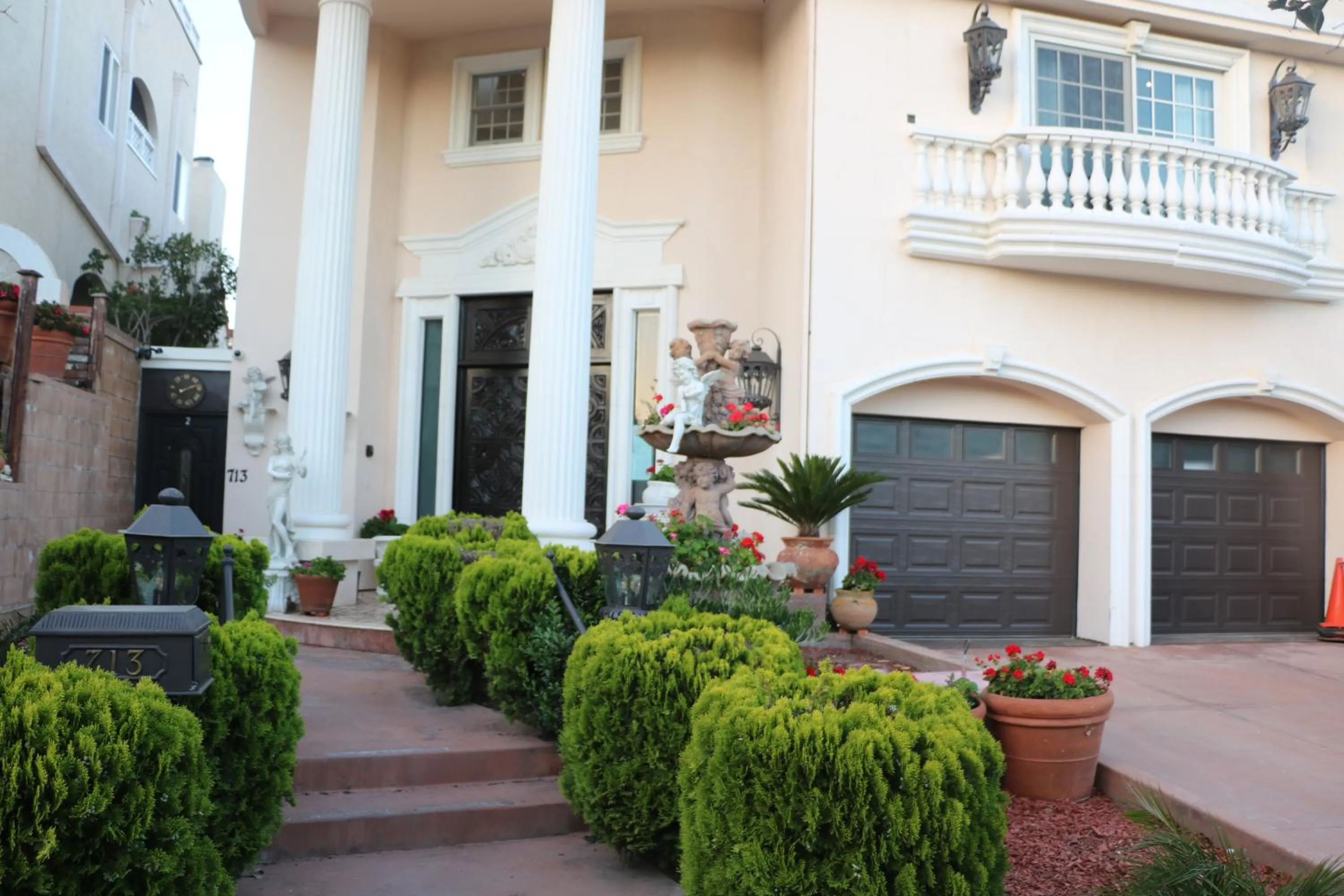 Property building in Entire Second Flr - Santa Monica Luxury Roman Villa