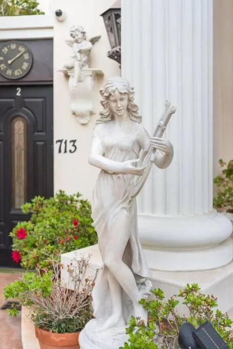 Entire Second Flr - Santa Monica Luxury Roman Villa