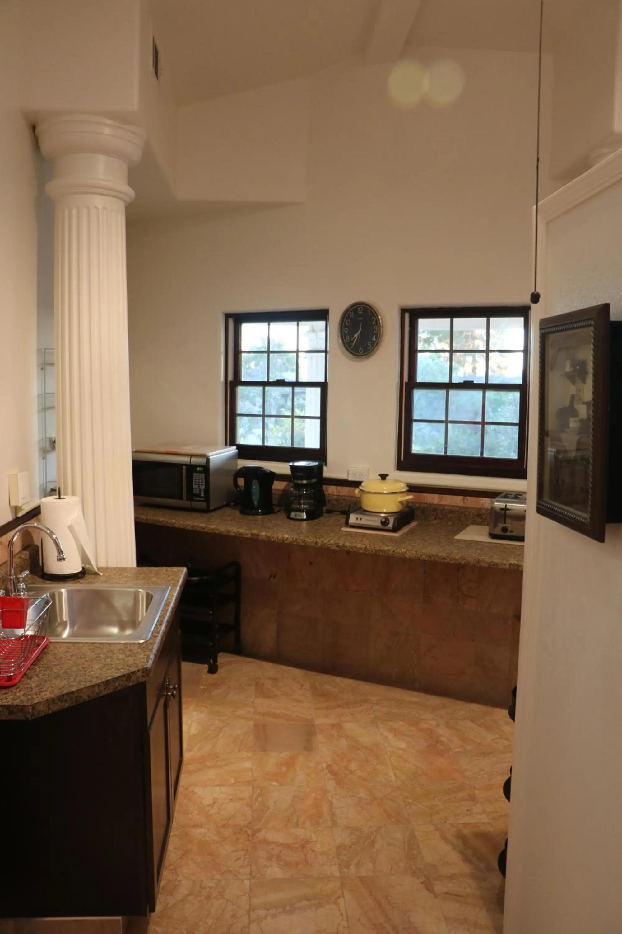 Coffee/tea facilities in Entire Second Flr - Santa Monica Luxury Roman Villa