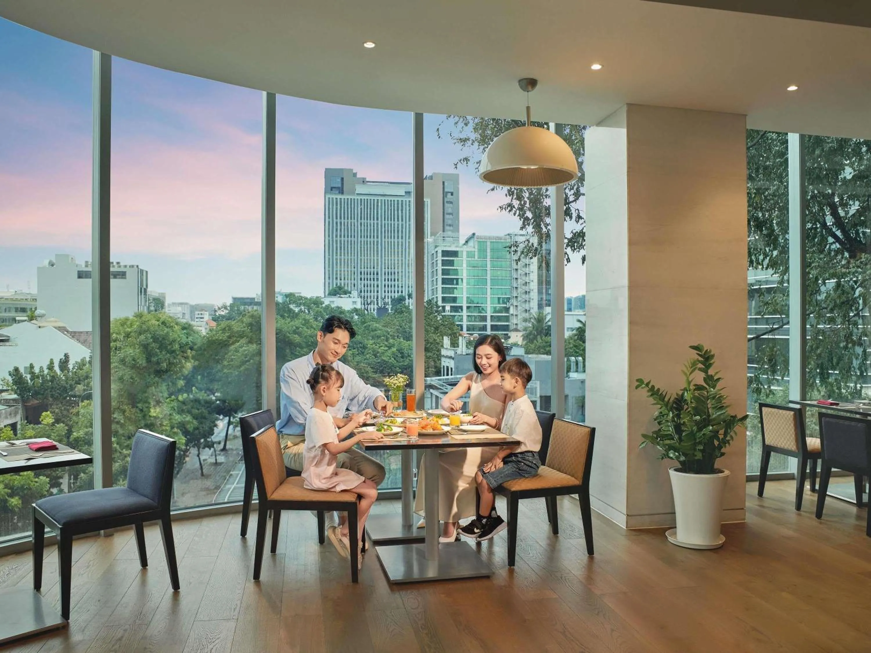 Restaurant/places to eat in Novotel Saigon Centre