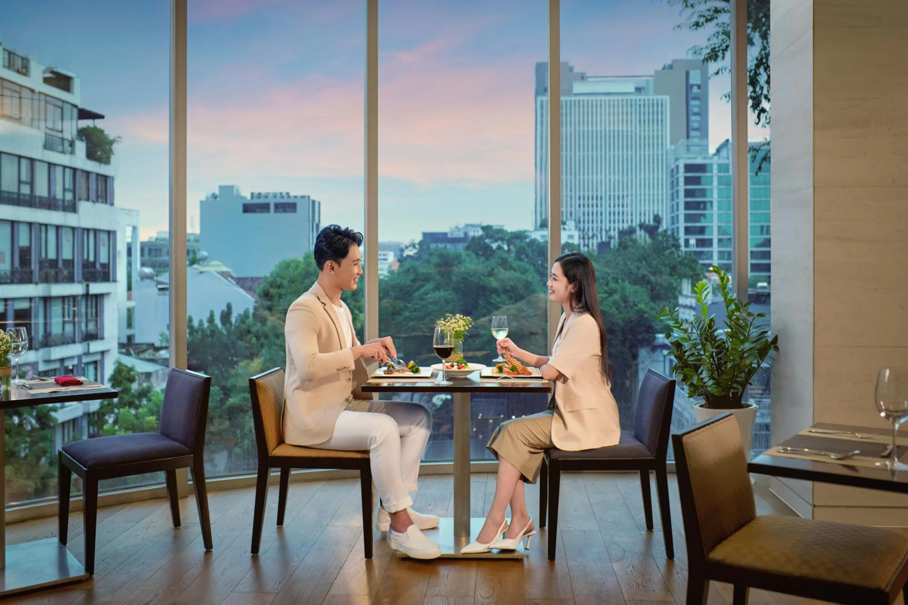 Restaurant/places to eat in Novotel Saigon Centre