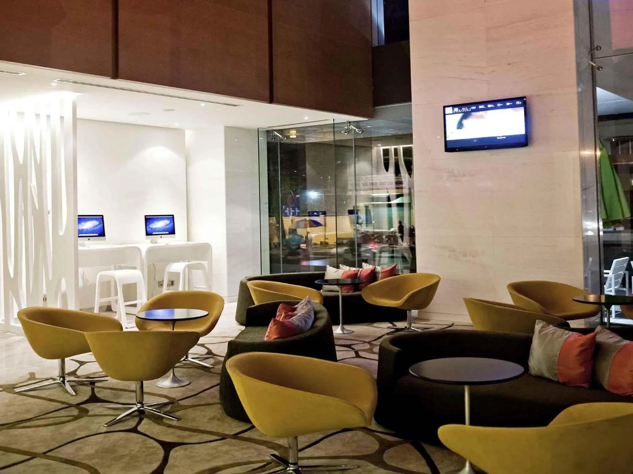 Lounge or bar in Novotel Saigon Centre