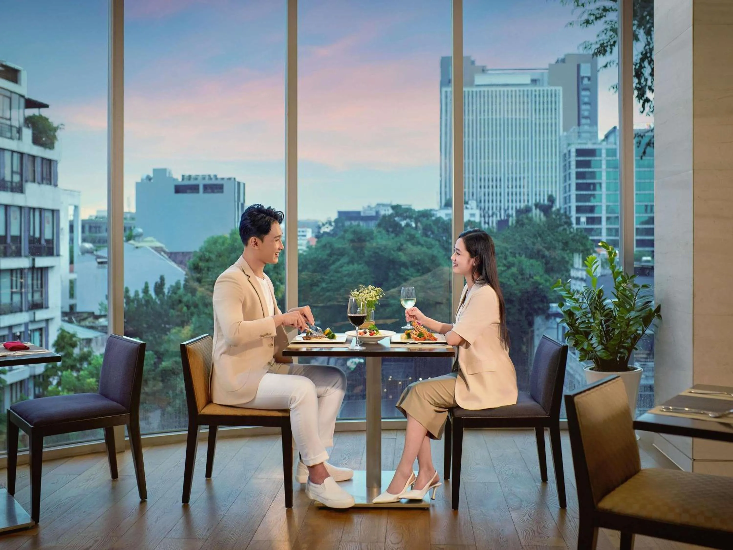 Restaurant/places to eat in Novotel Saigon Centre