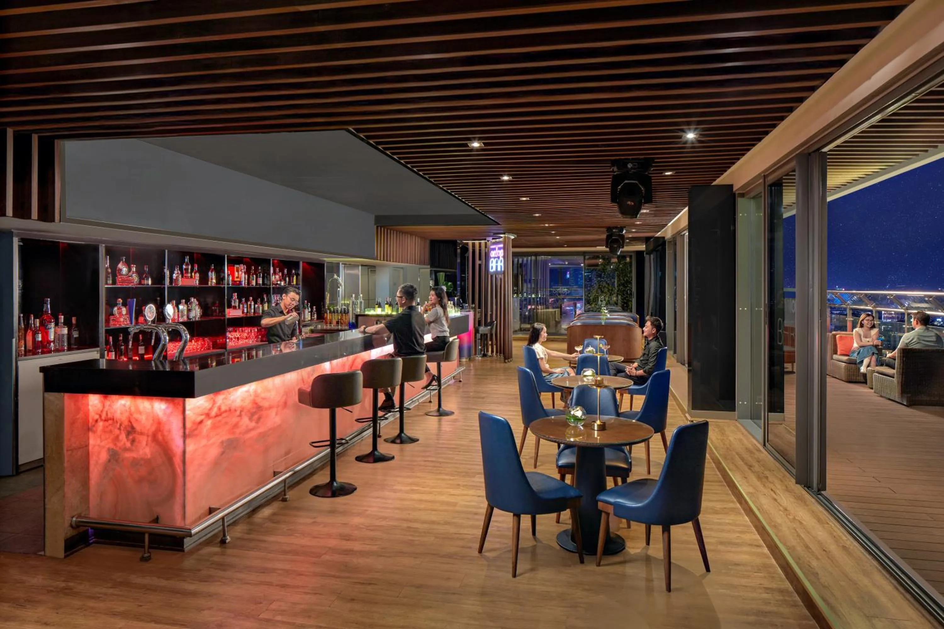 Lounge or bar in Novotel Saigon Centre