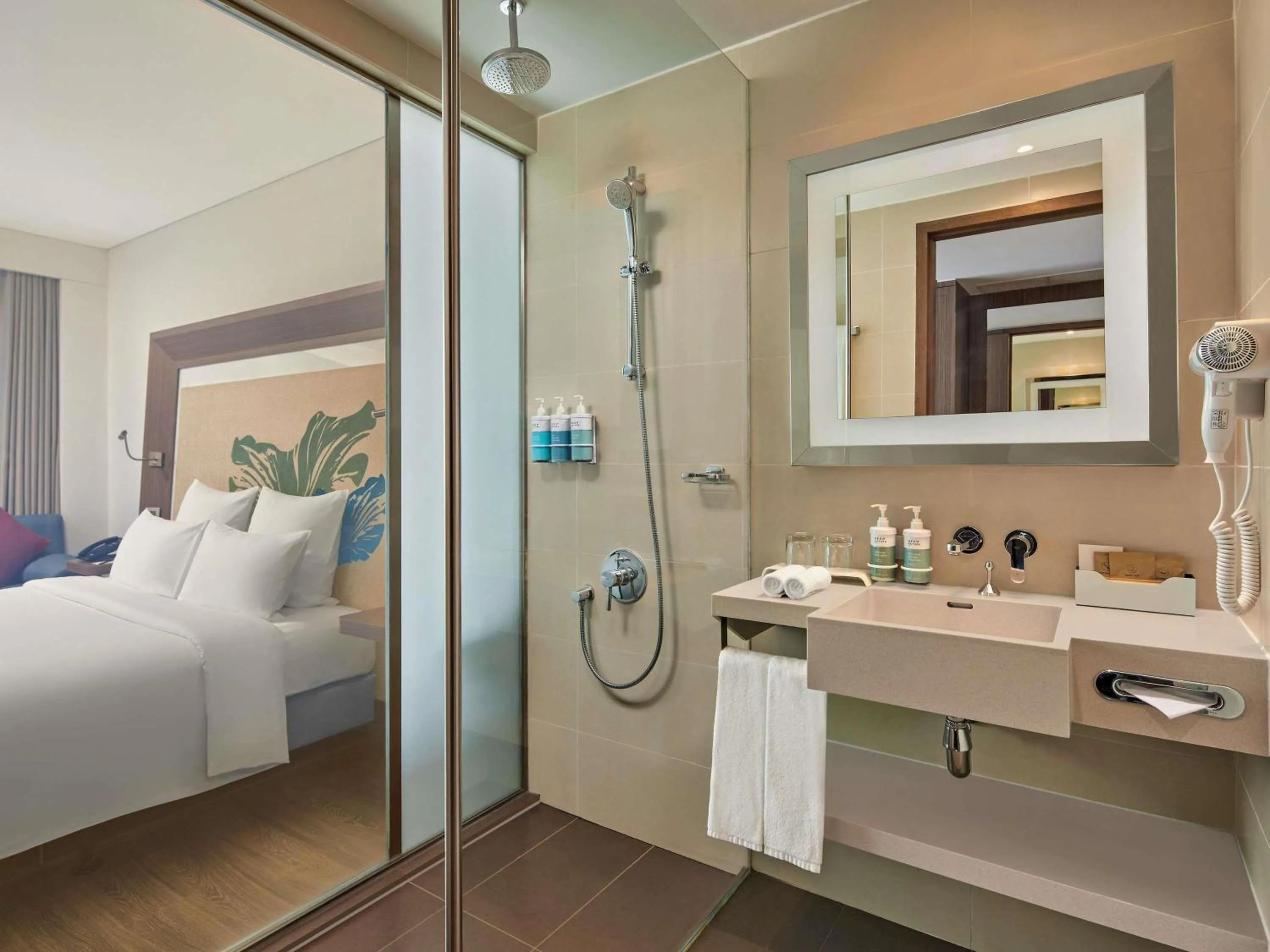 Bedroom, Bed in Novotel Saigon Centre