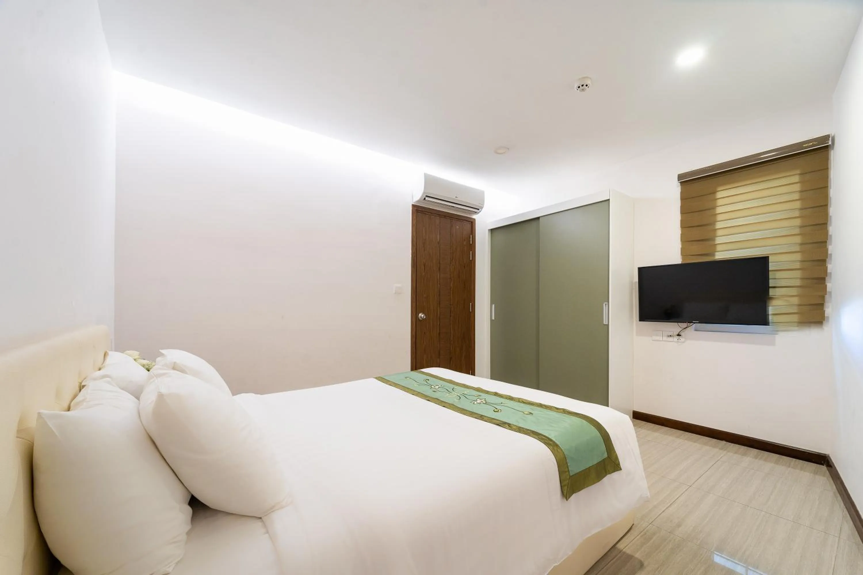 Bed in DIC Star Landmark