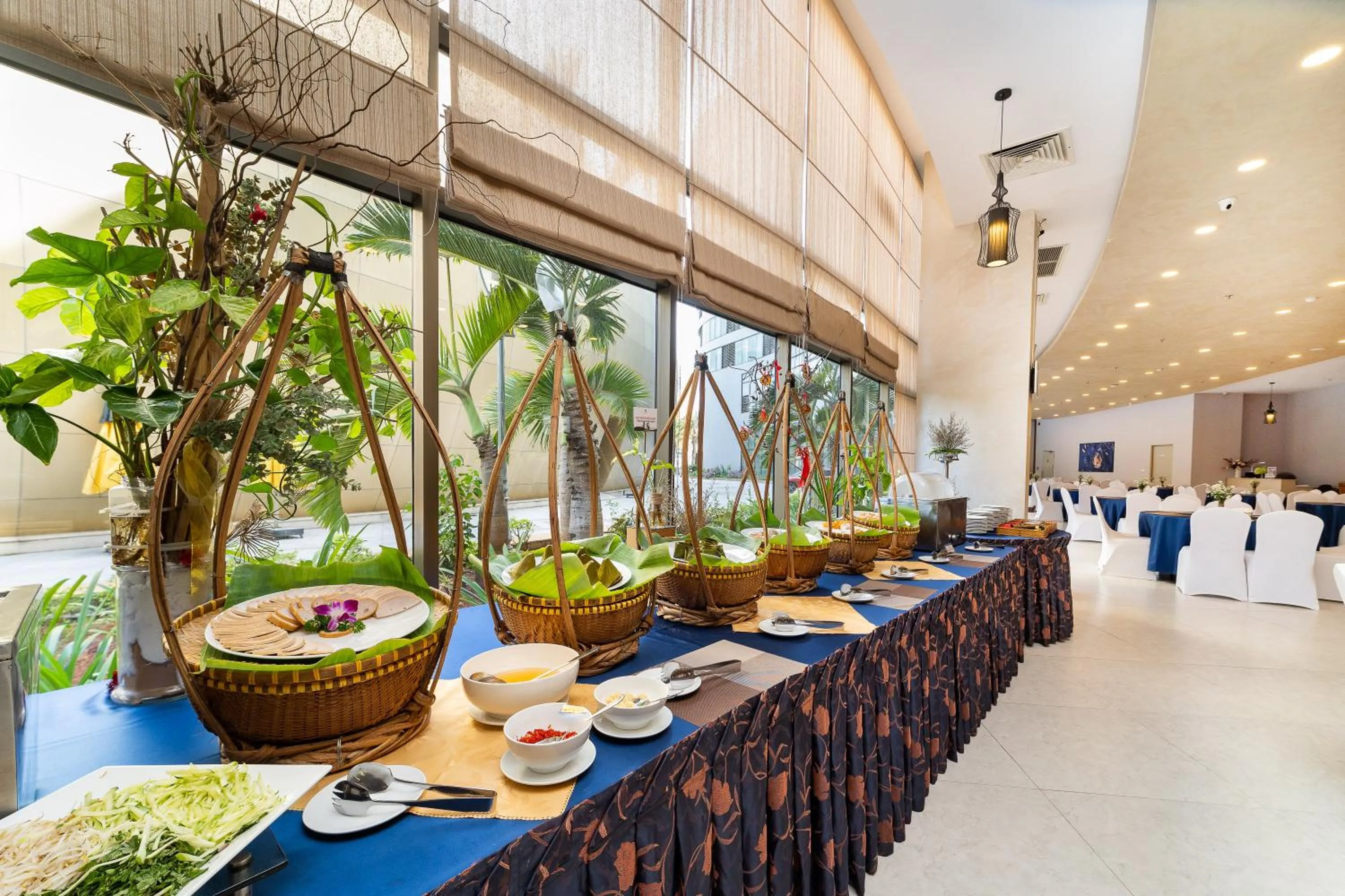 Food and drinks in DIC Star Landmark