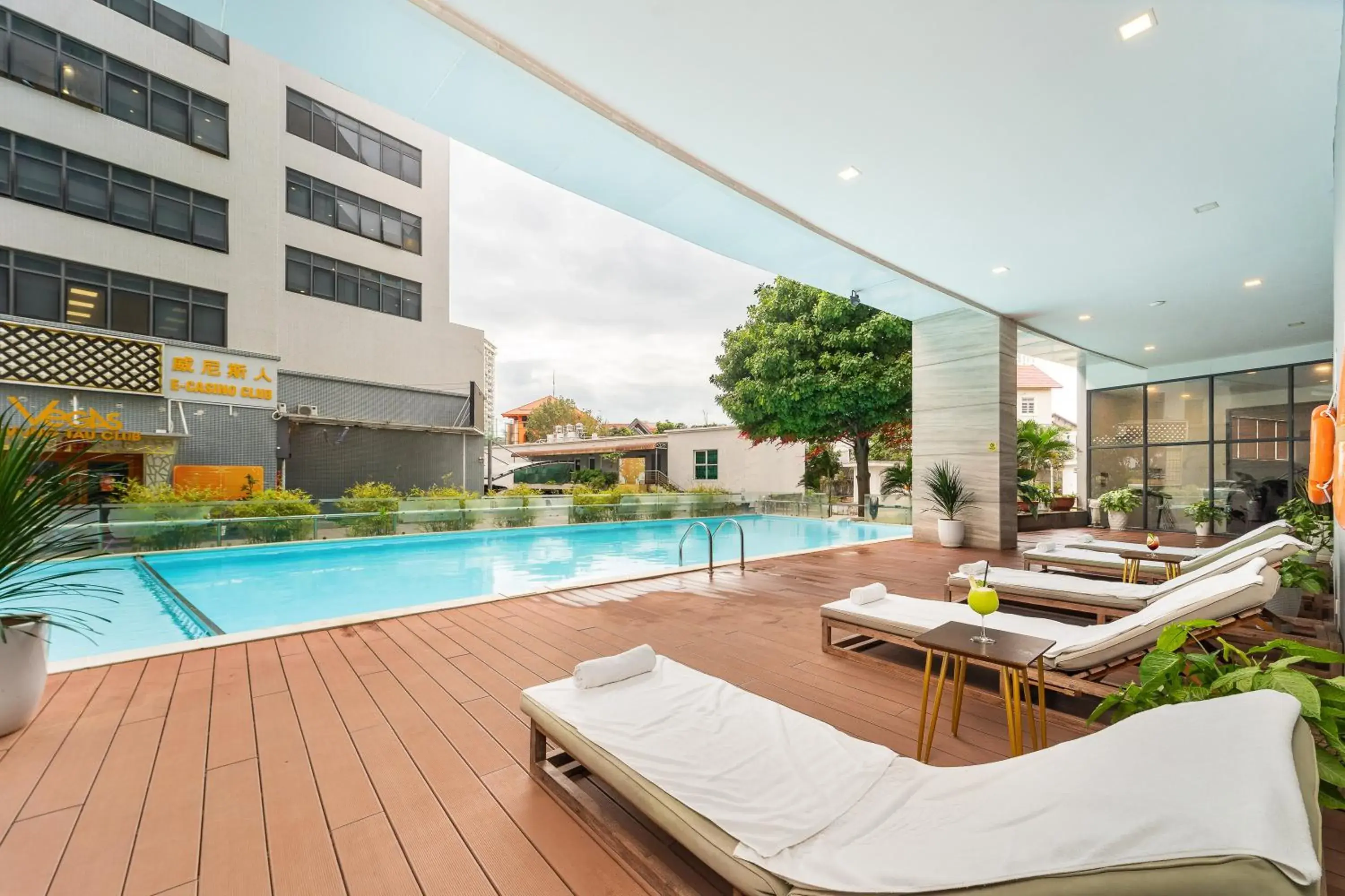 Swimming pool in DIC Star Landmark Swimming pool in DIC Star Landmark