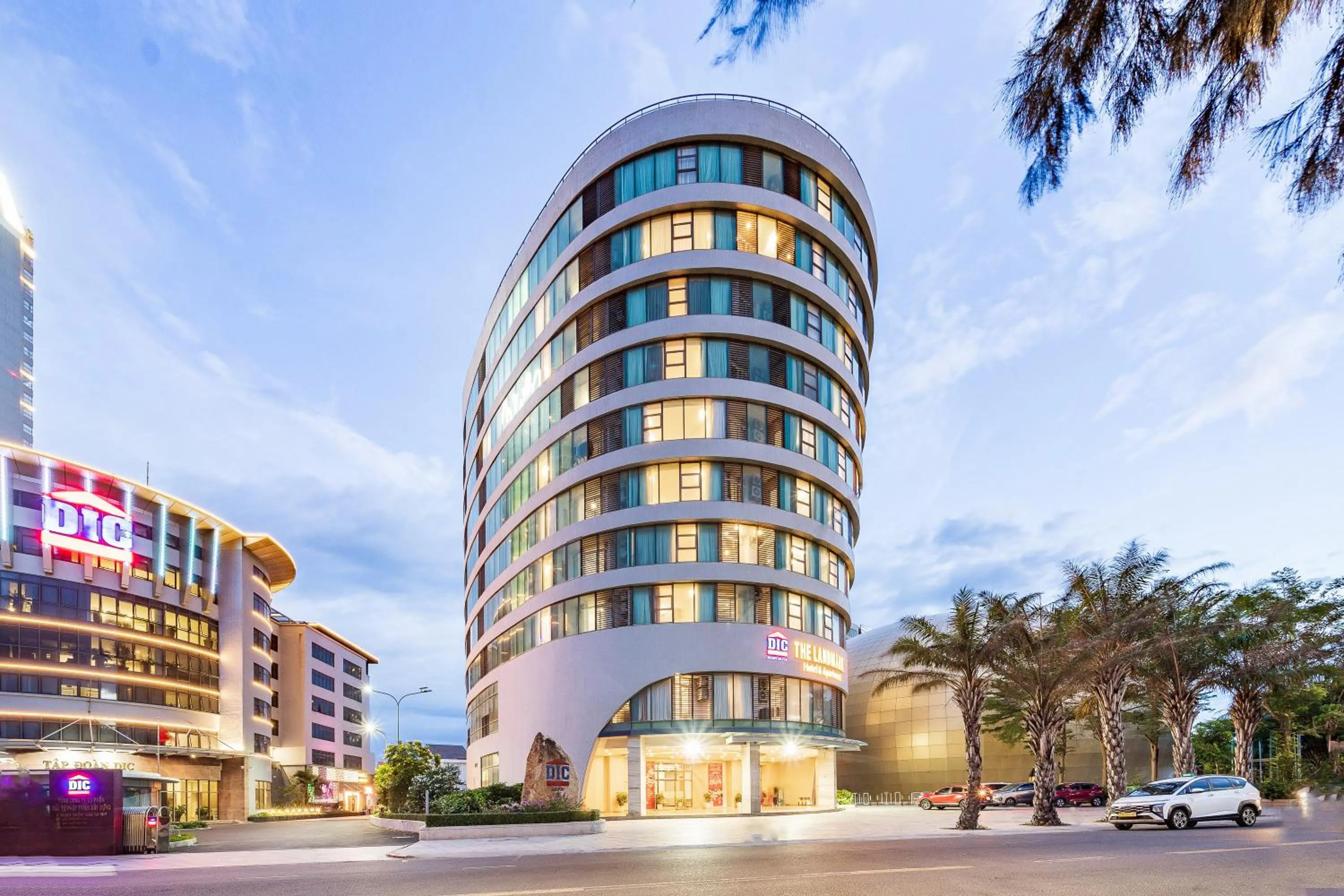 Neighbourhood in DIC Star Landmark