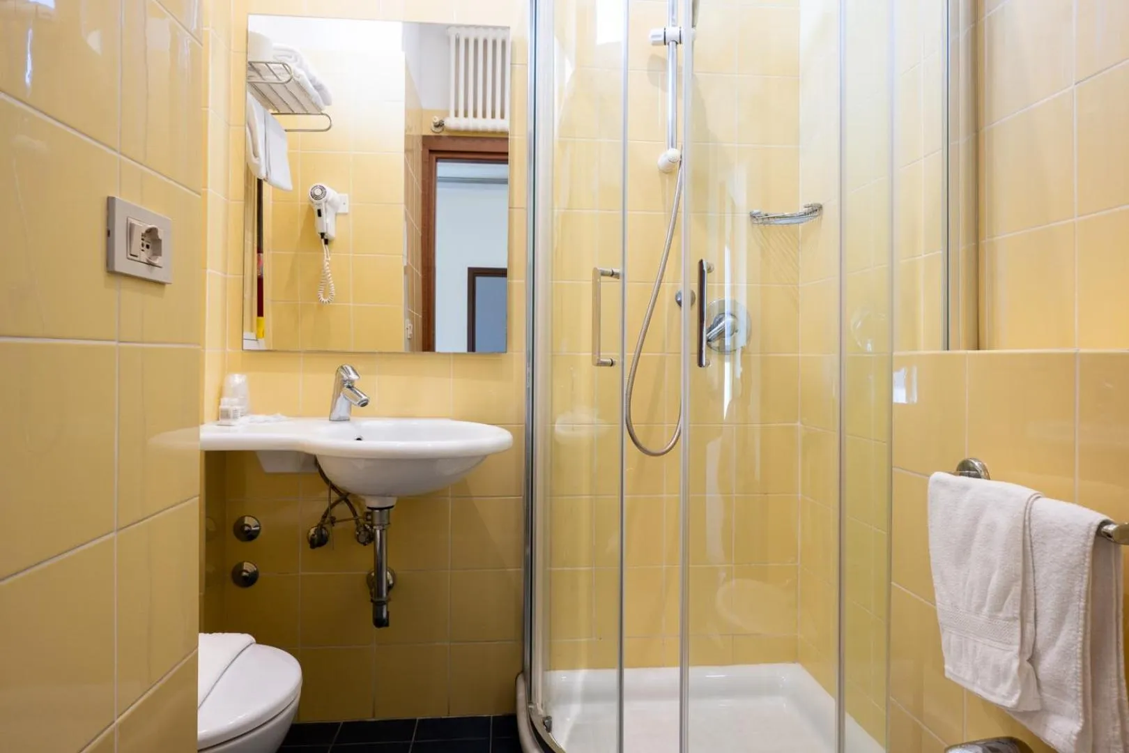 Bathroom in Hotel City