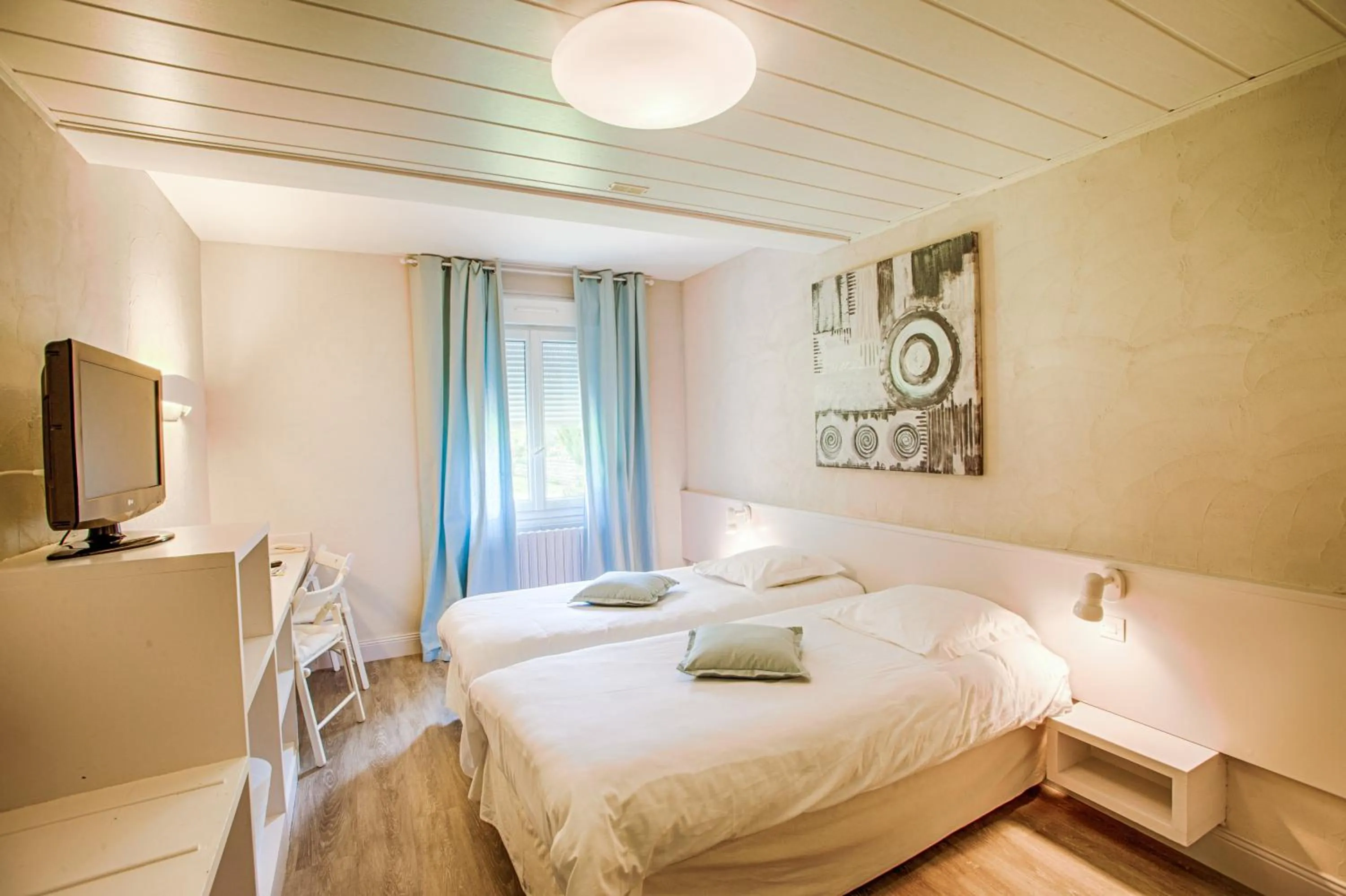 Bedroom, Bed in Logis Hôtel Restaurant L'Ile de Sées