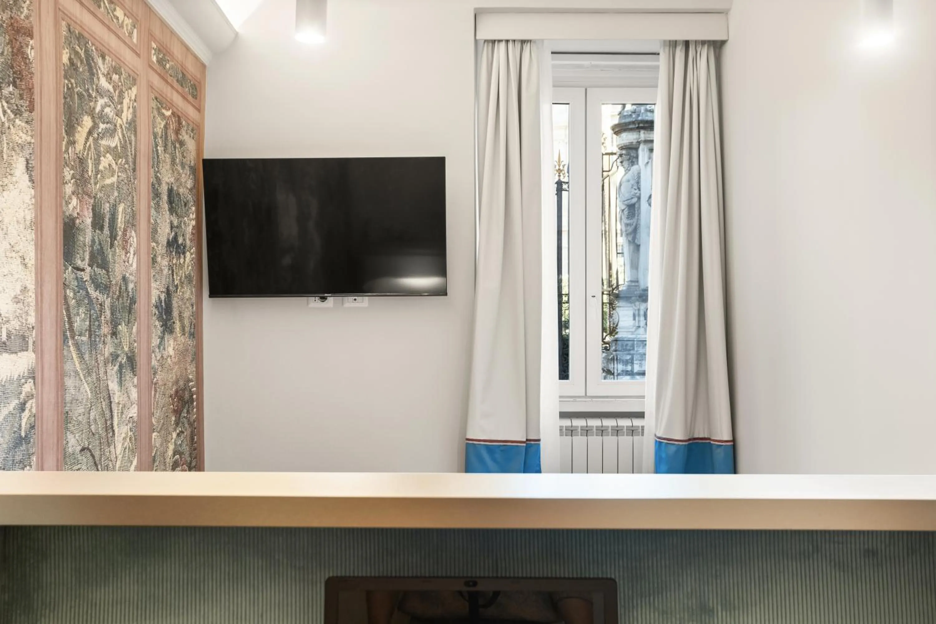 TV and multimedia in Gh Trevi Fountain