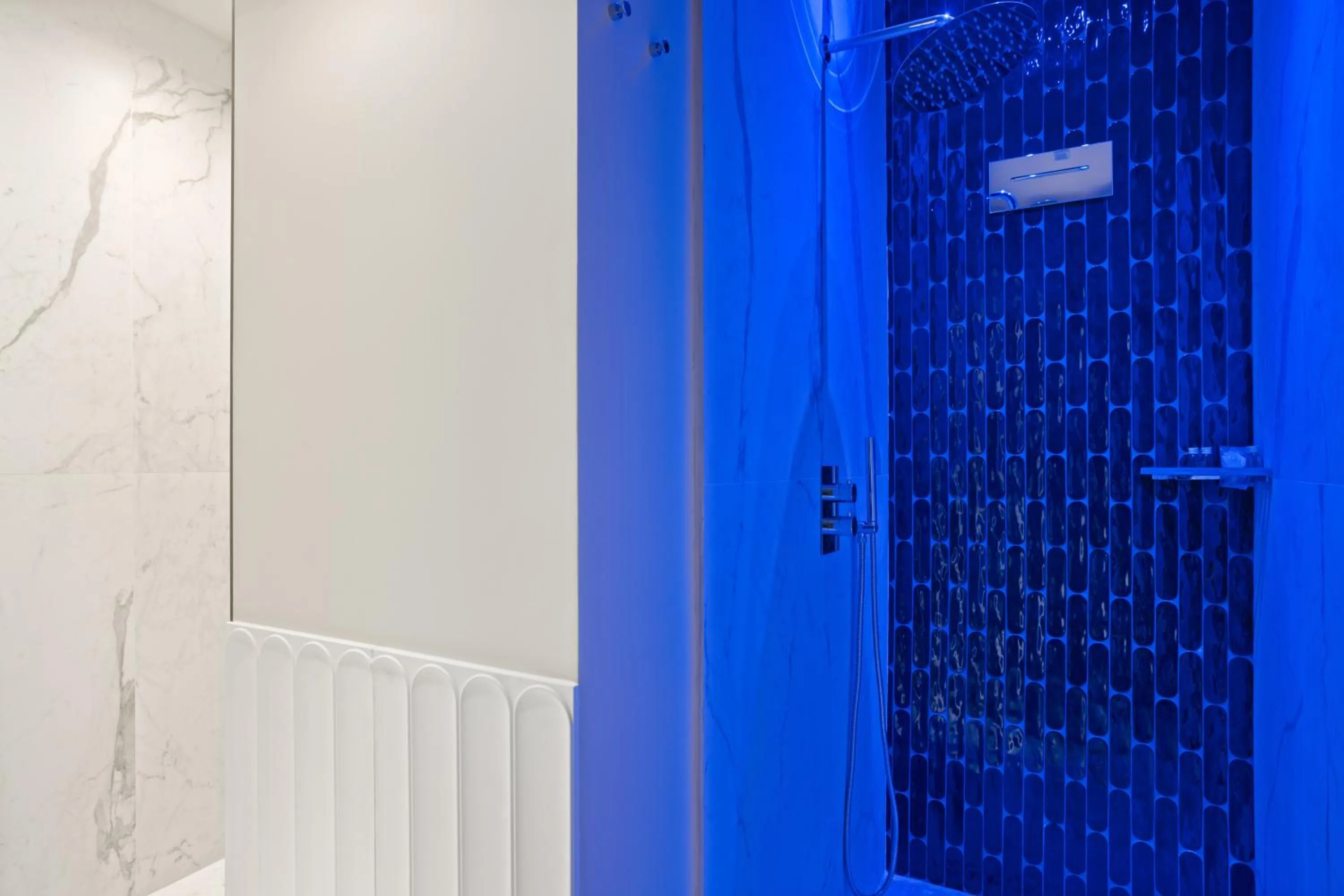 Shower in Gh Trevi Fountain