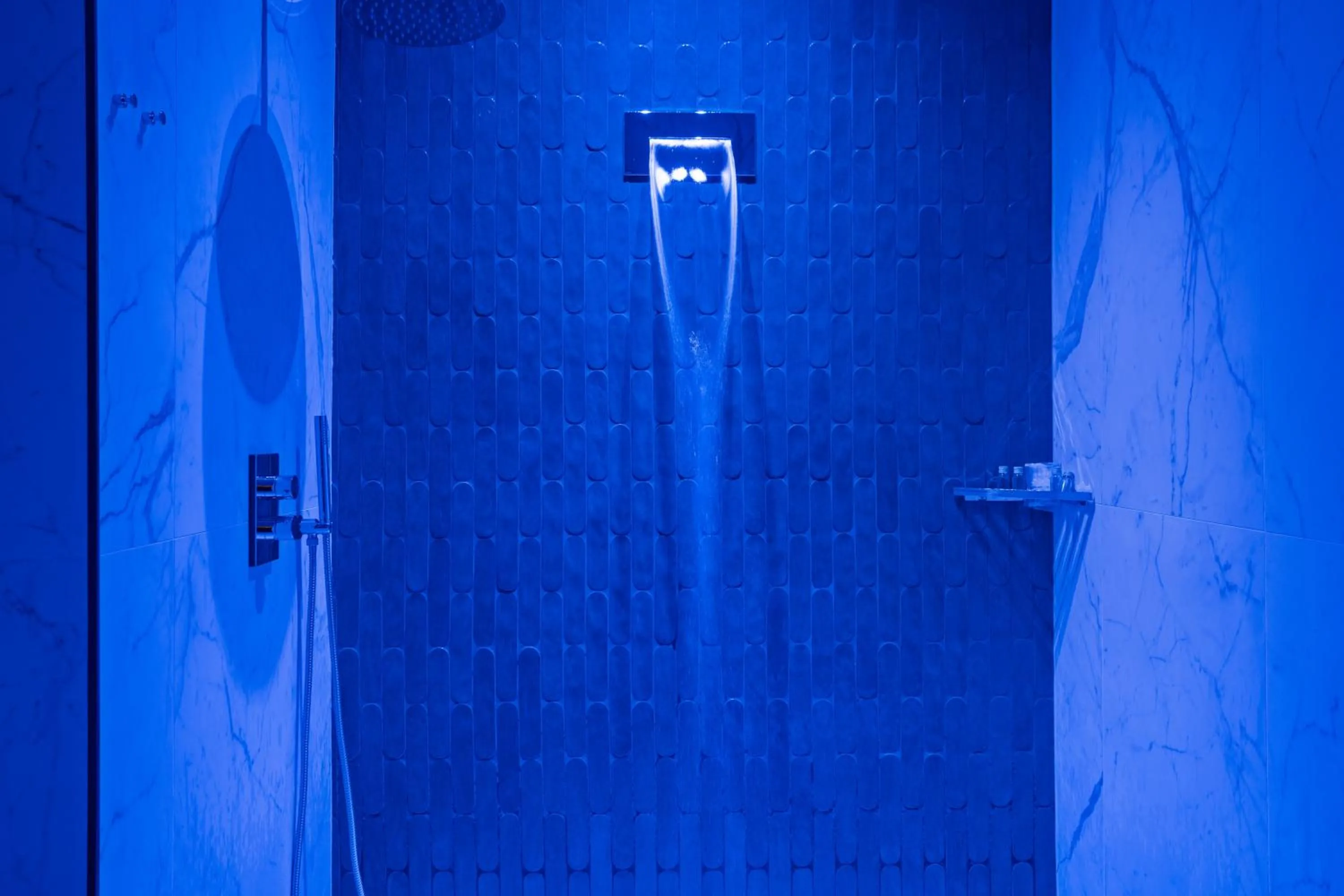 Shower in Gh Trevi Fountain