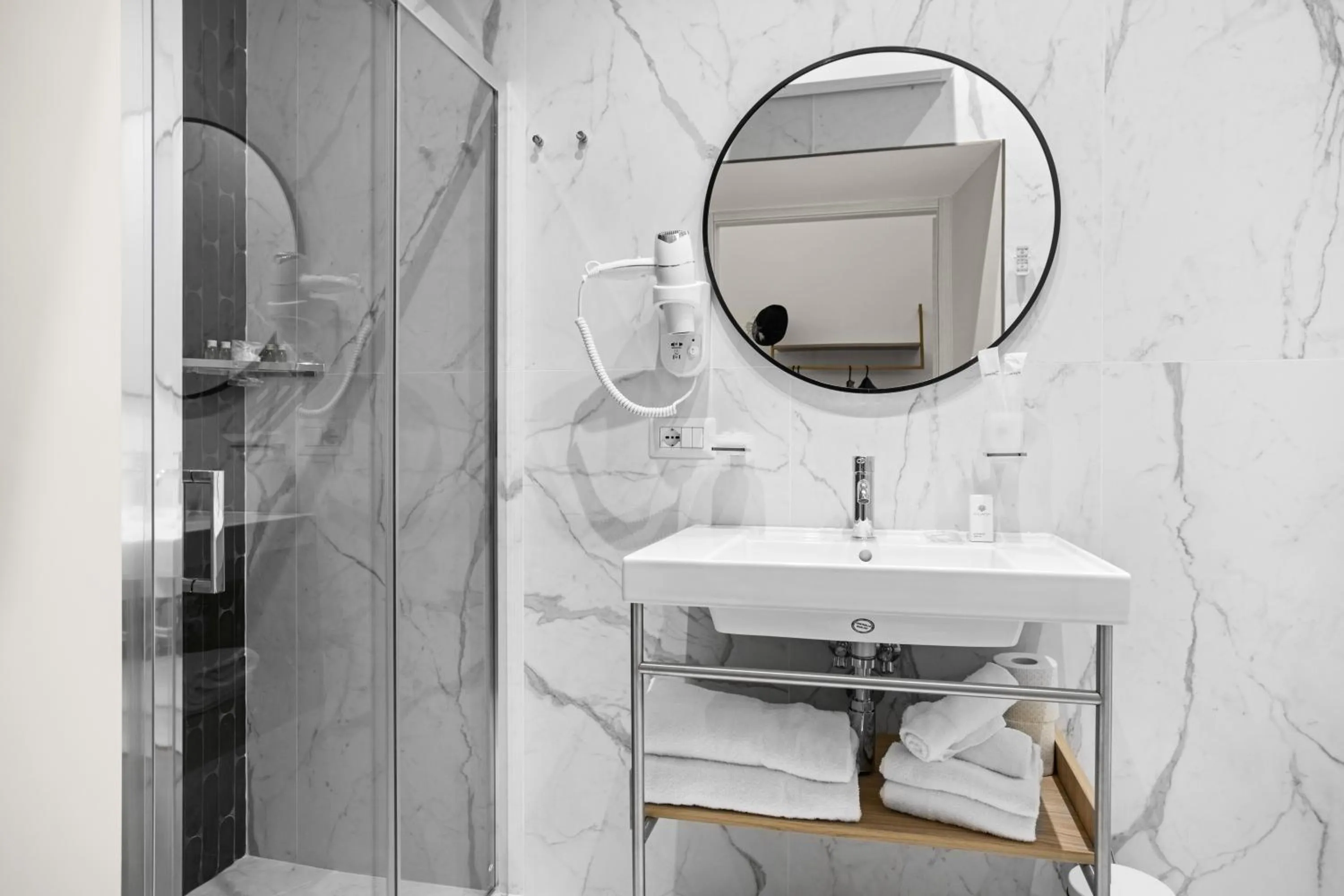 Shower in Gh Trevi Fountain