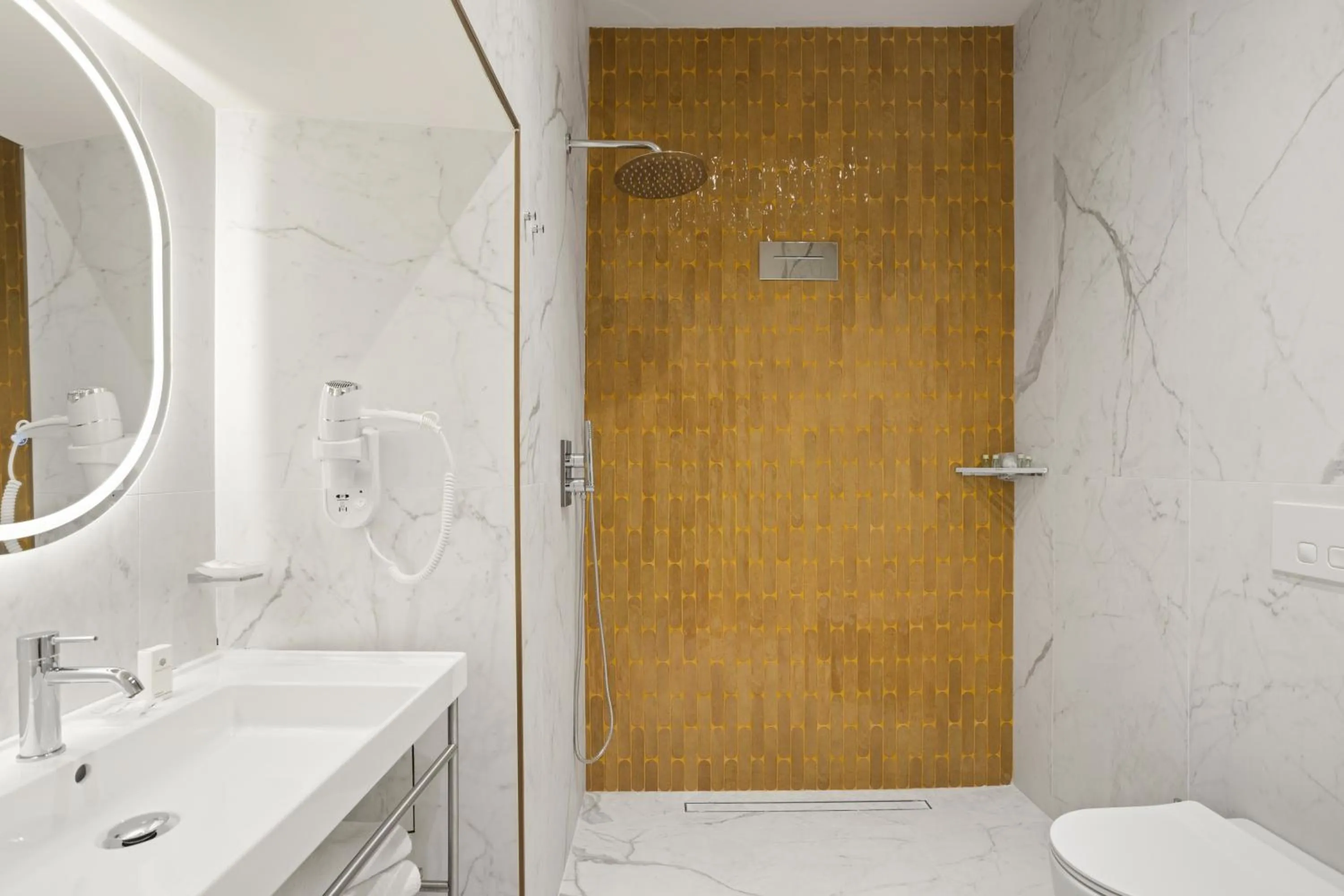 Shower in Gh Trevi Fountain