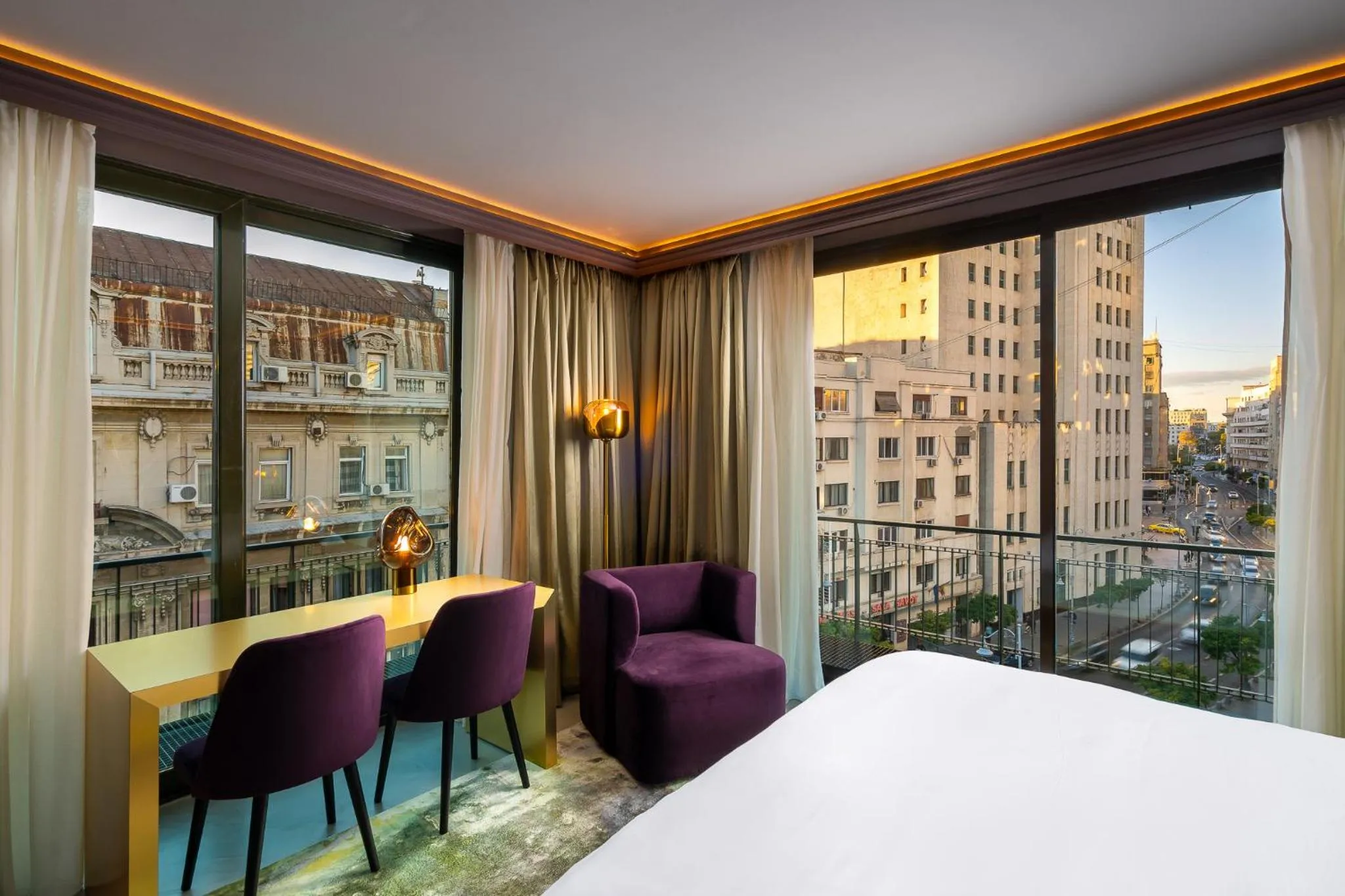 View (from property/room), Bed in VISIONAPARTMENTS Bucharest - contactless check-in