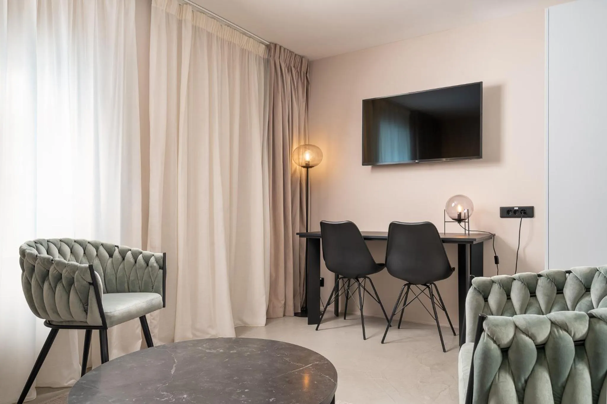 TV and multimedia in VISIONAPARTMENTS Bucharest - contactless check-in