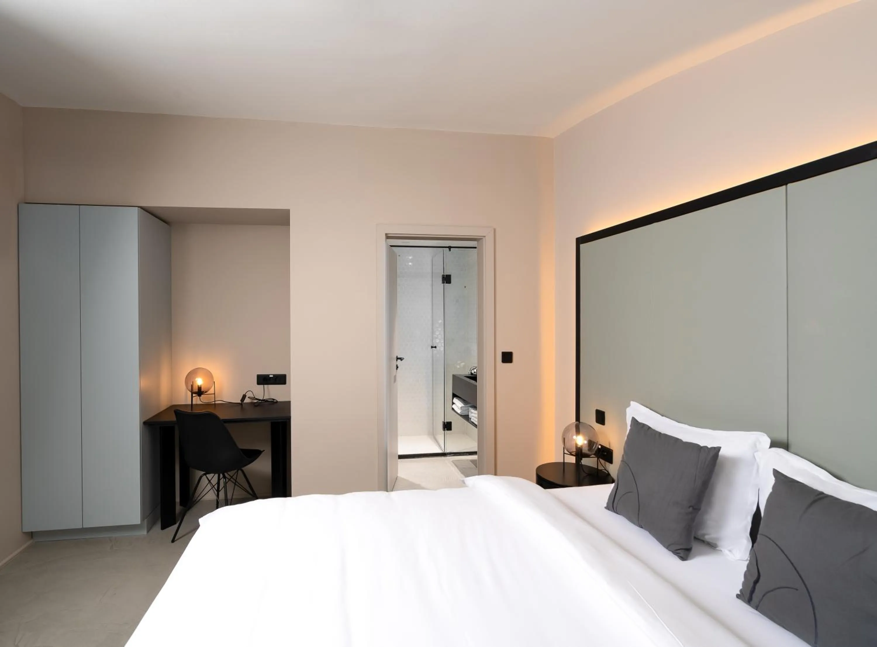 Photo of the whole room, Bed in VISIONAPARTMENTS Bucharest - contactless check-in