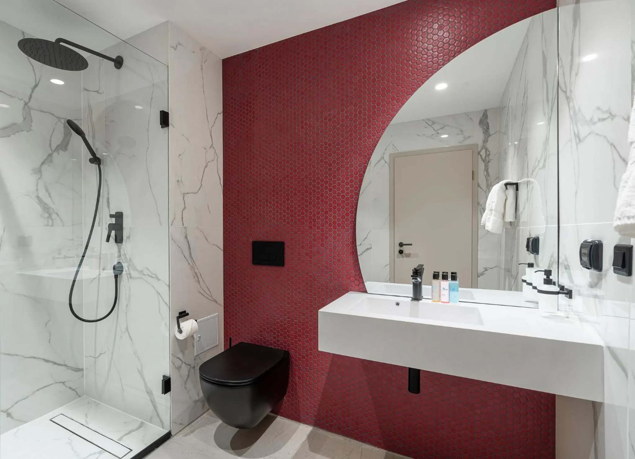 Shower in VISIONAPARTMENTS Bucharest - contactless check-in