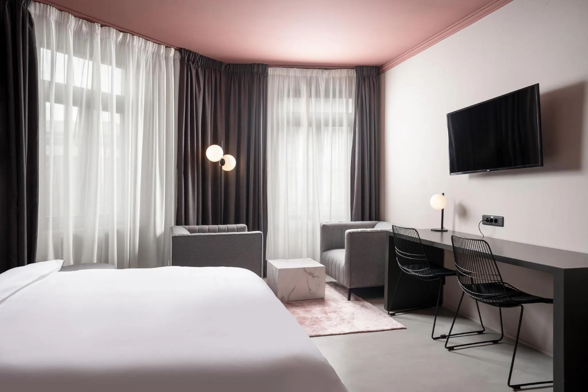 Photo of the whole room, Bed in VISIONAPARTMENTS Bucharest - contactless check-in