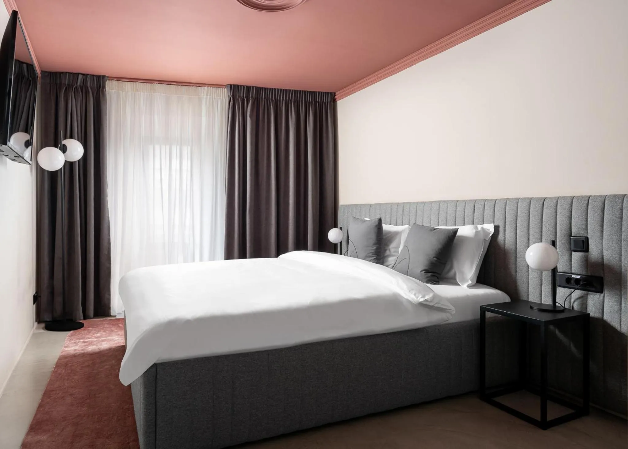 Bedroom, Bed in VISIONAPARTMENTS Bucharest - contactless check-in