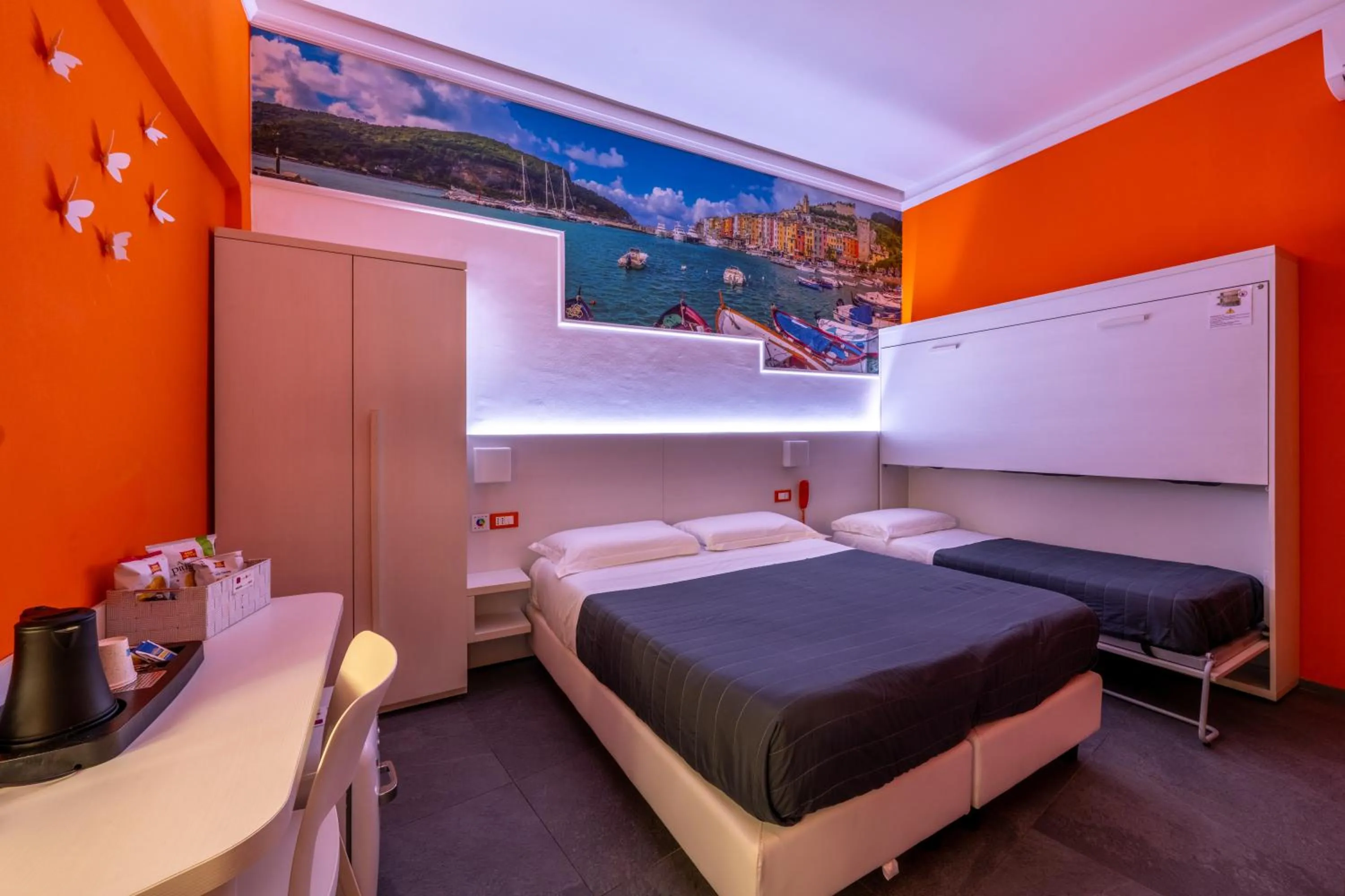 Photo of the whole room, Bed in Hotel Fiume