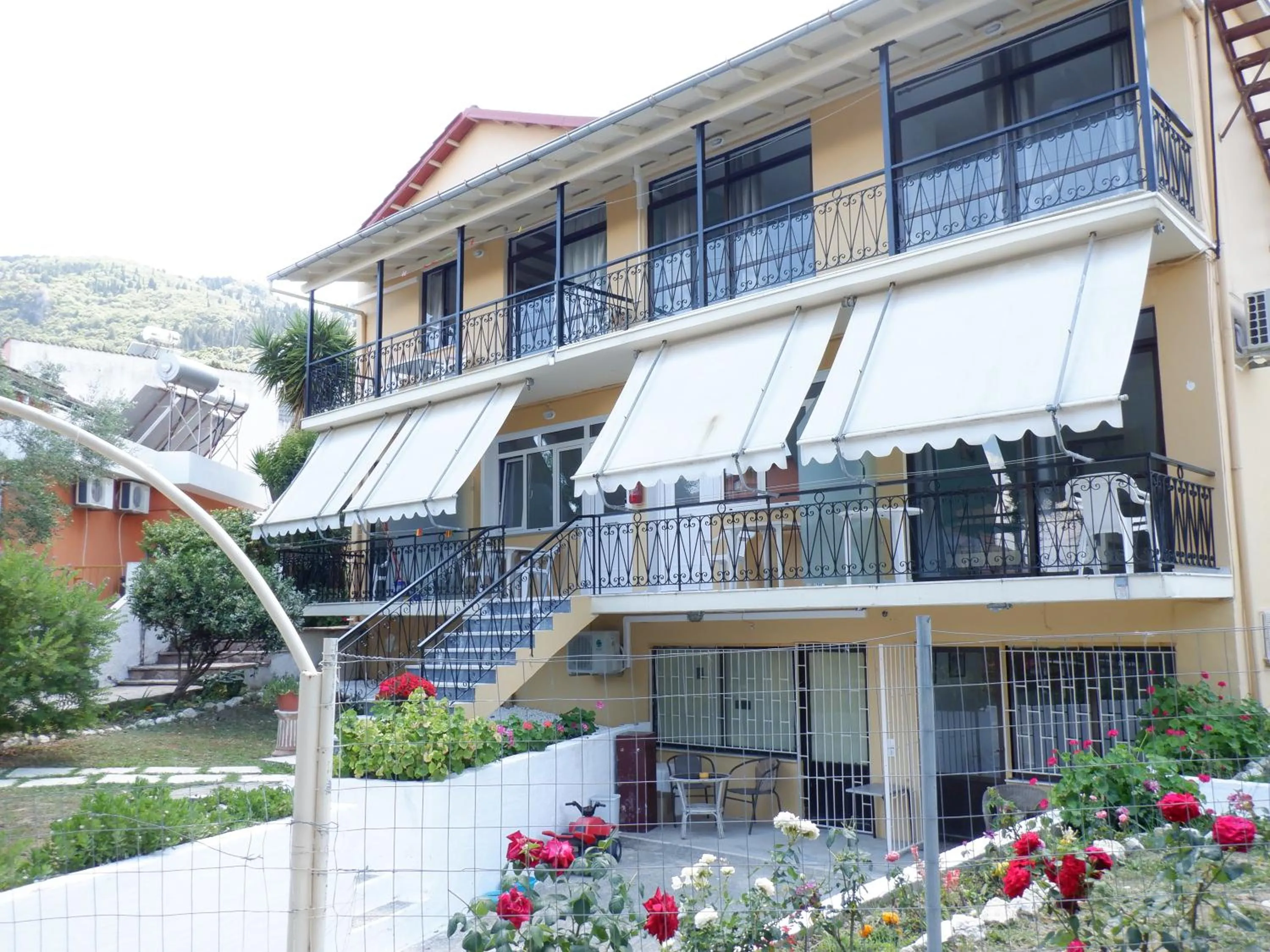 Property building in Gardelis Gardens