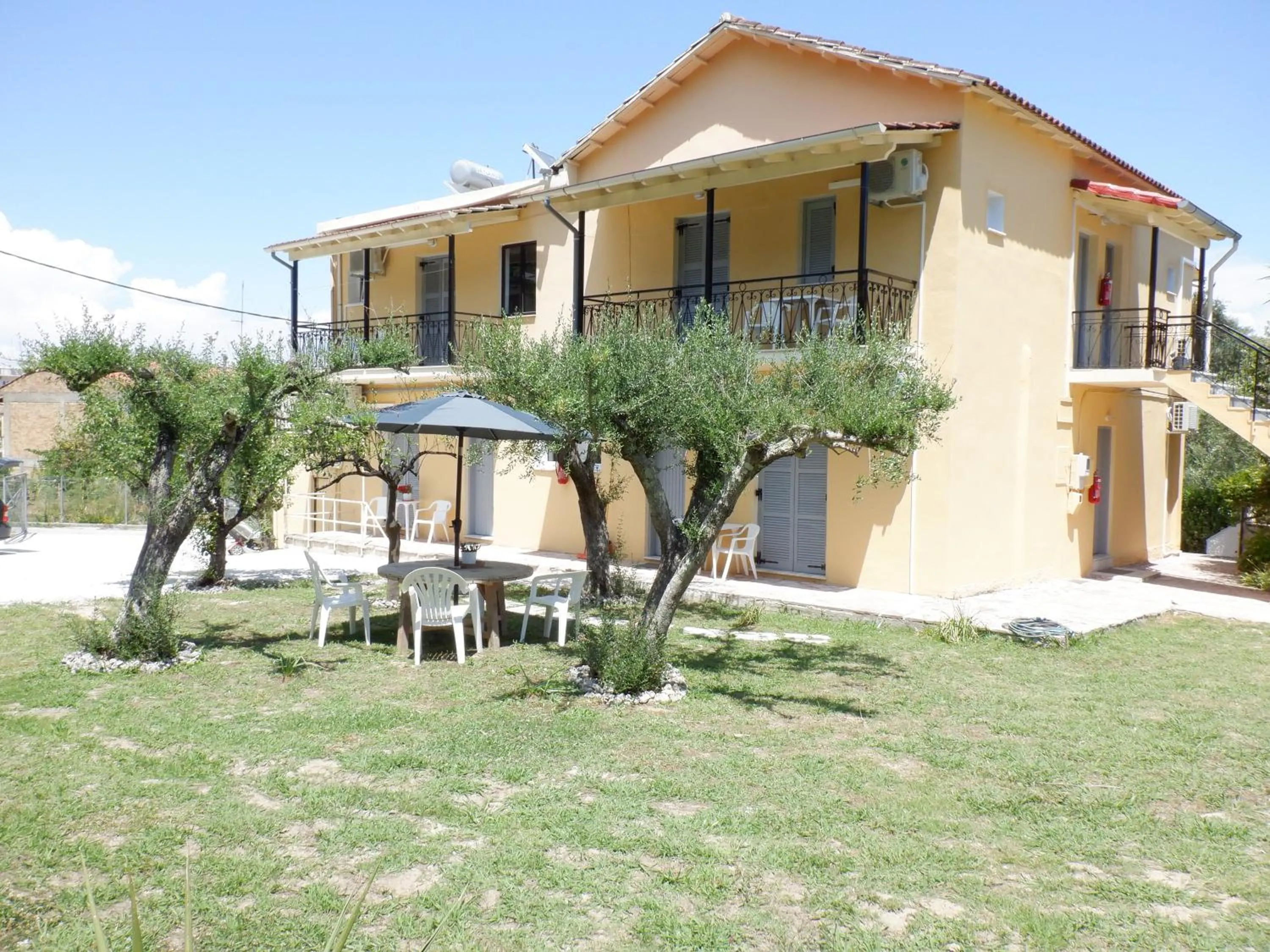 Property building in Gardelis Gardens
