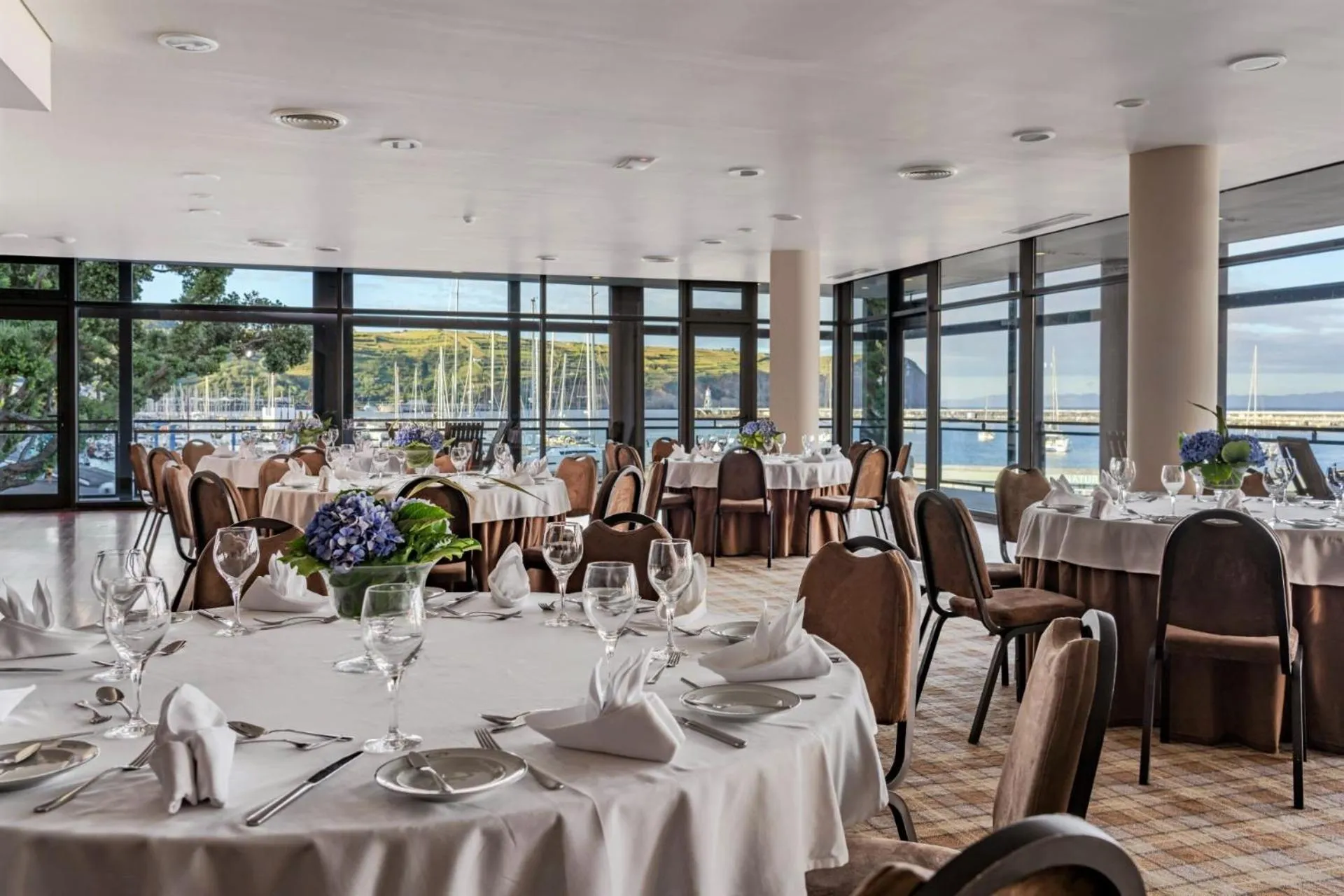 Restaurant/places to eat in Hotel do Canal