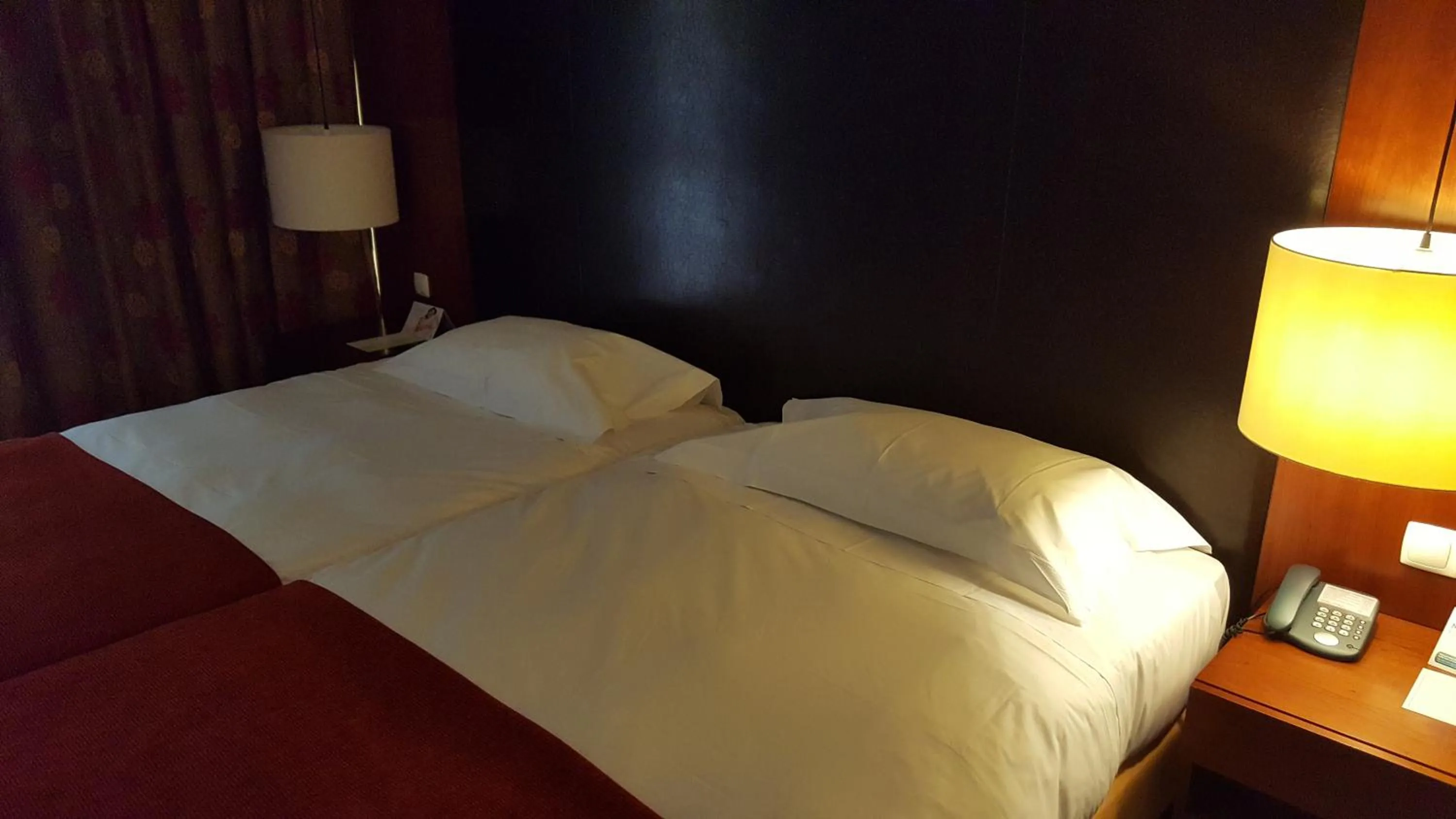 Bedroom, Bed in Leziria Parque Hotel