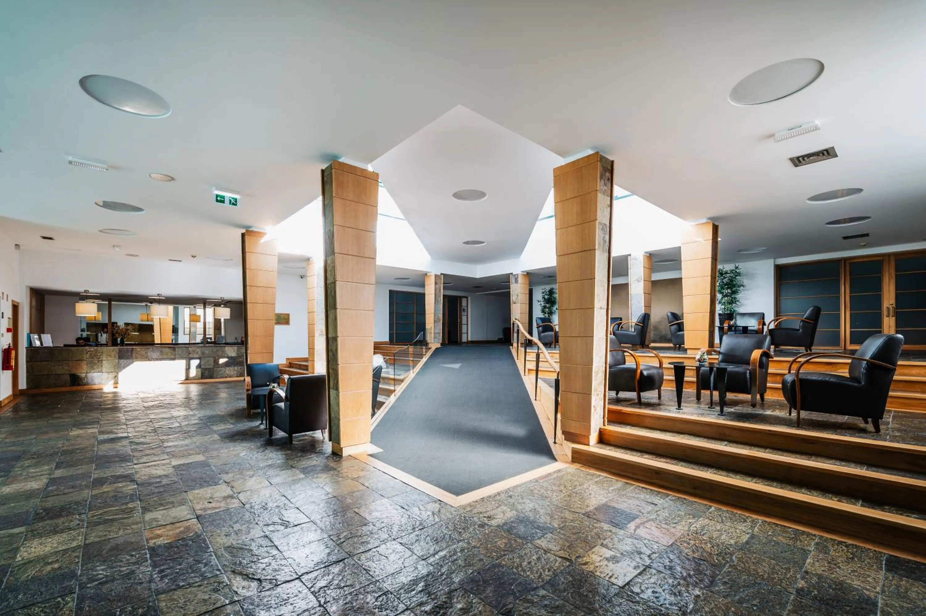 Lobby or reception in Leziria Parque Hotel