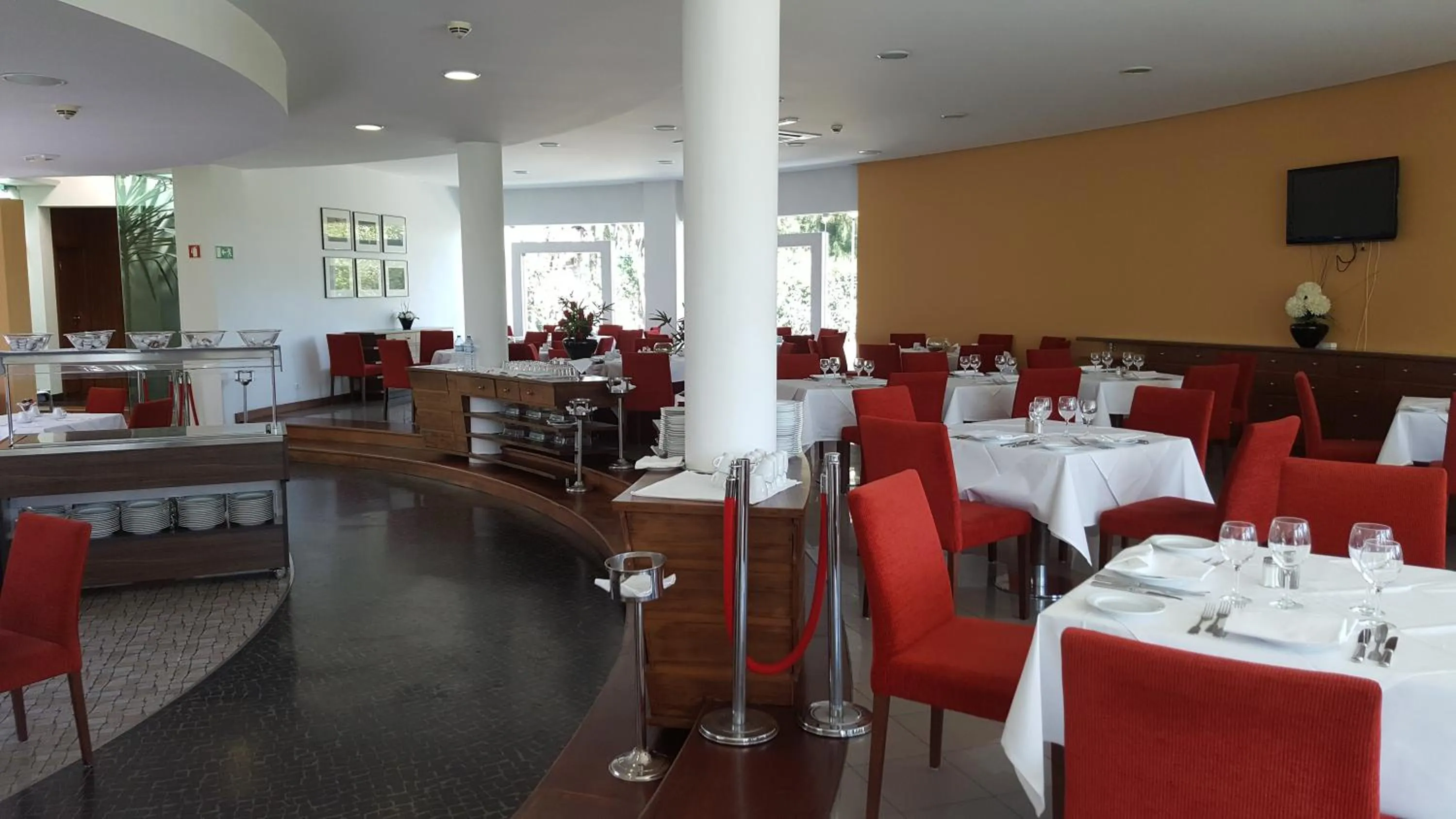 Restaurant/places to eat in Leziria Parque Hotel