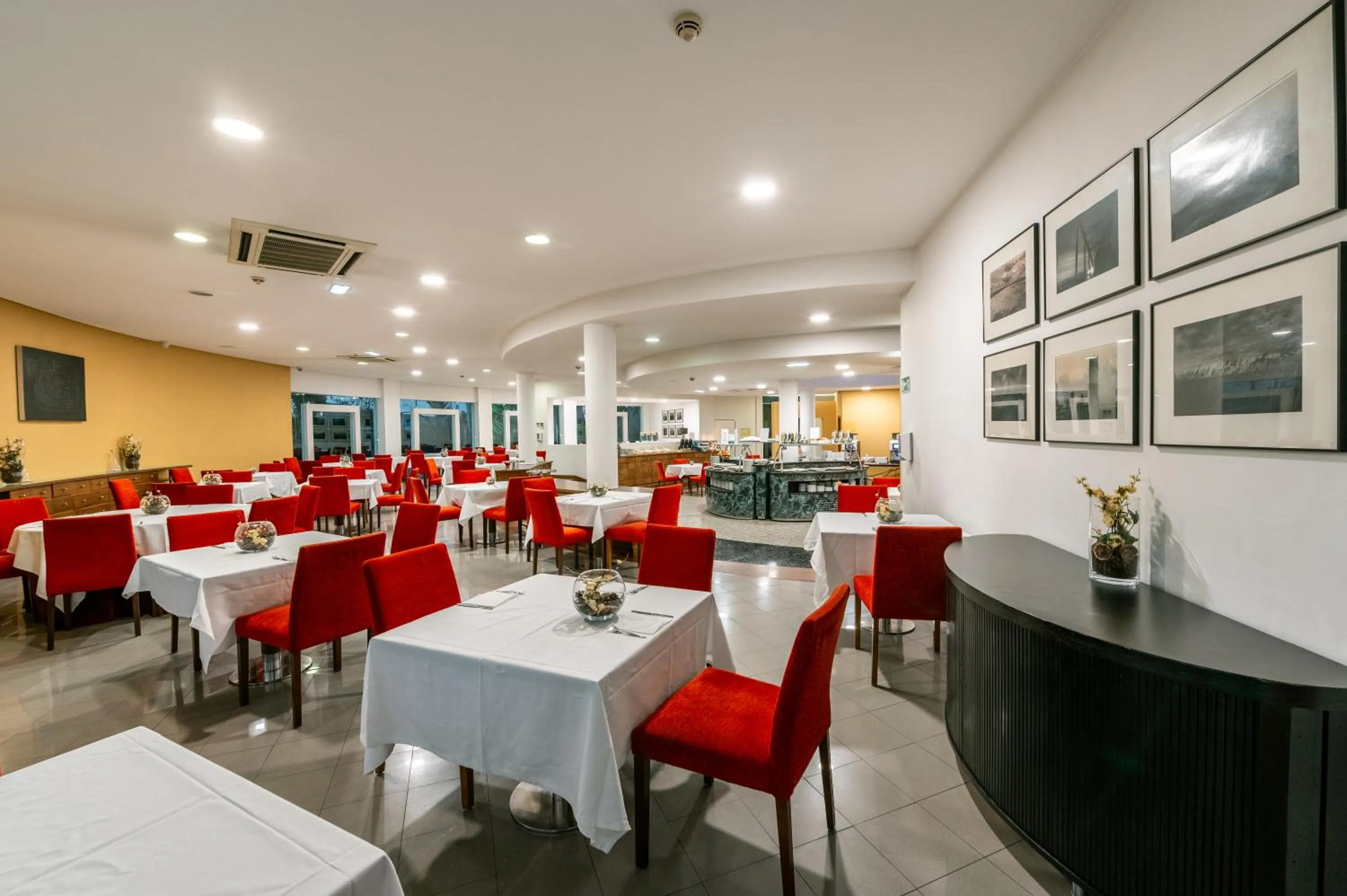 Restaurant/places to eat in Leziria Parque Hotel
