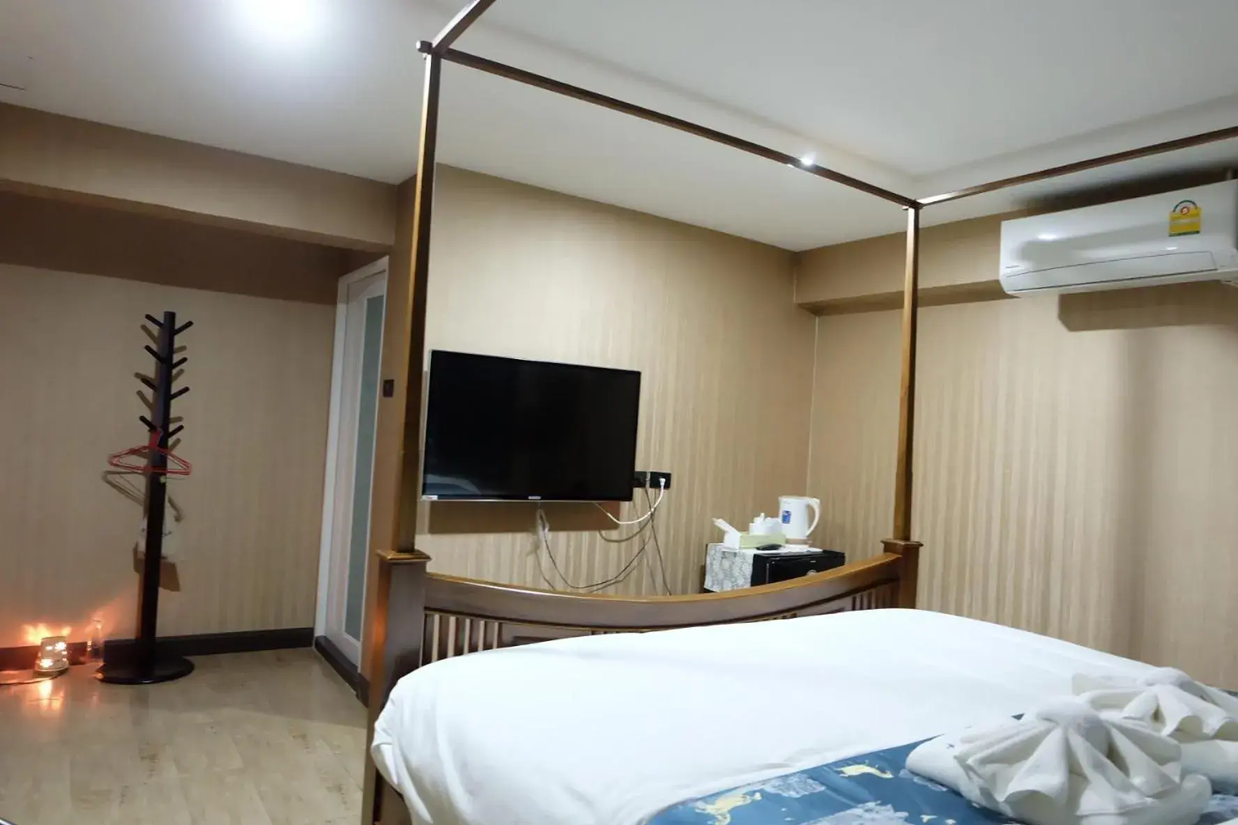 Deluxe Double Room - No Window in A Lanna Boutique House Deluxe Double Room - No Window in A Lanna Boutique House