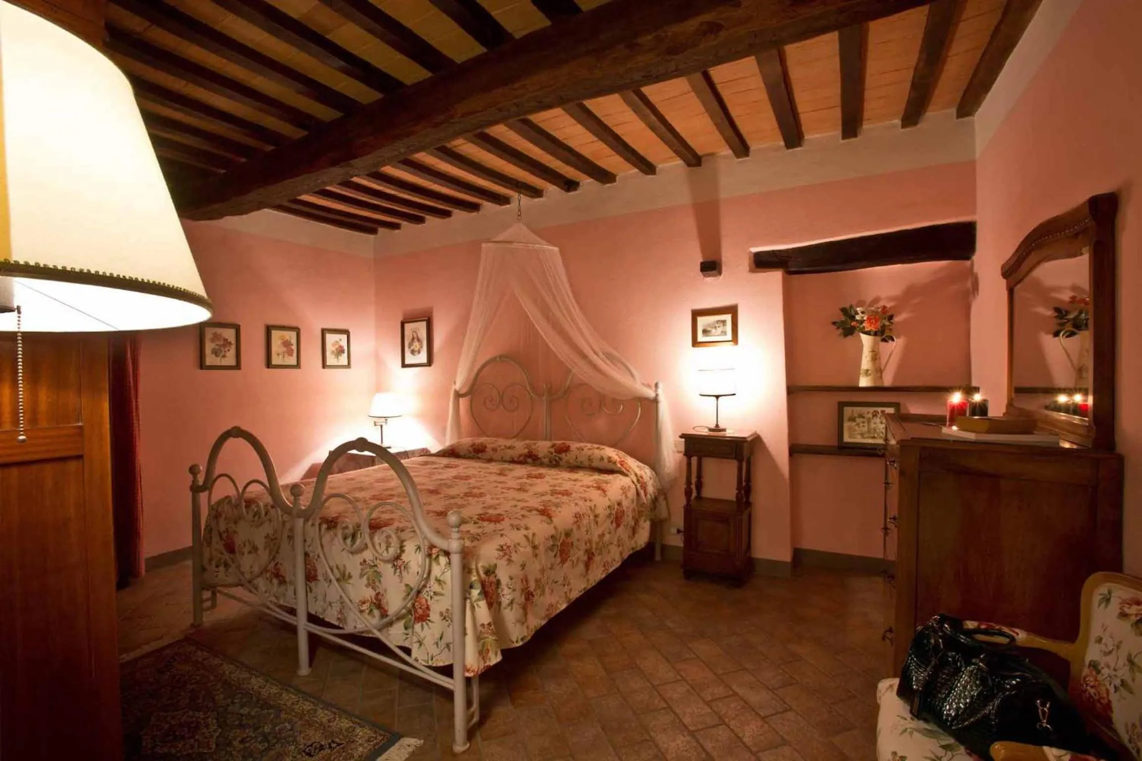 Bedroom, Bed in Le Mascie
