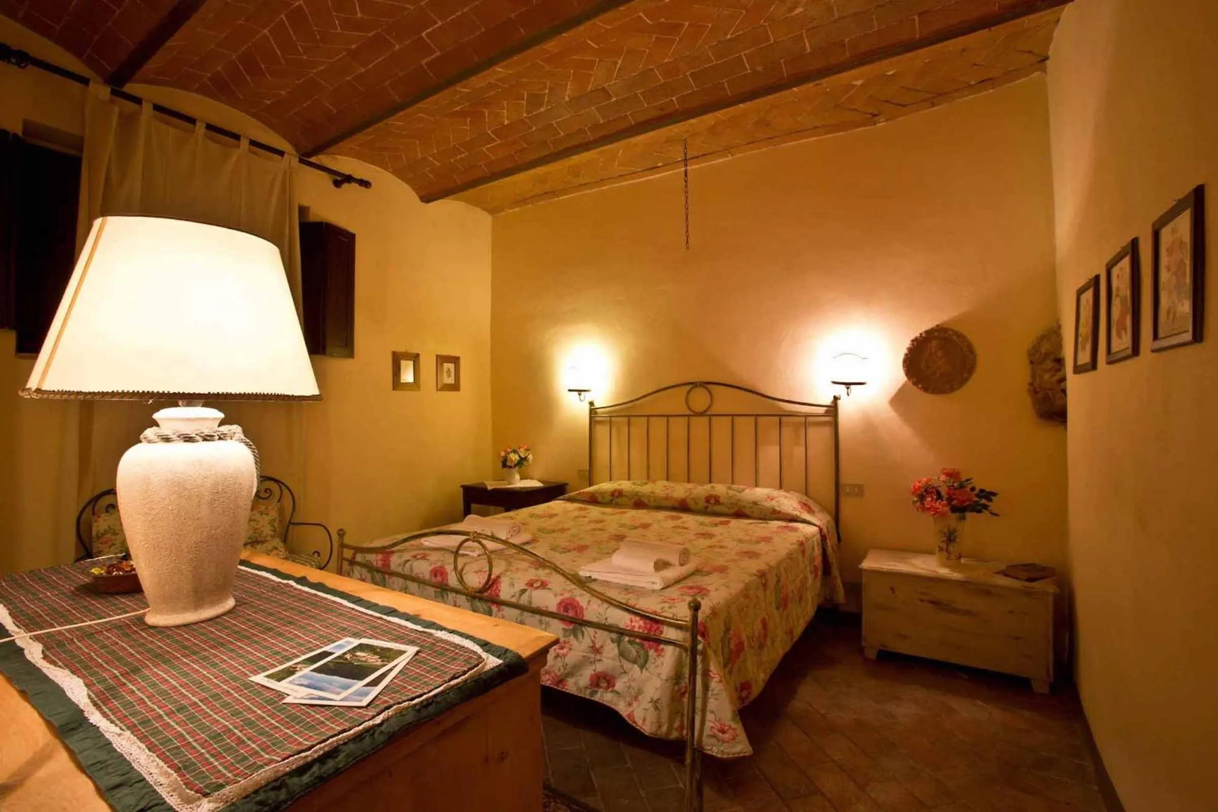 Bedroom, Bed in Le Mascie