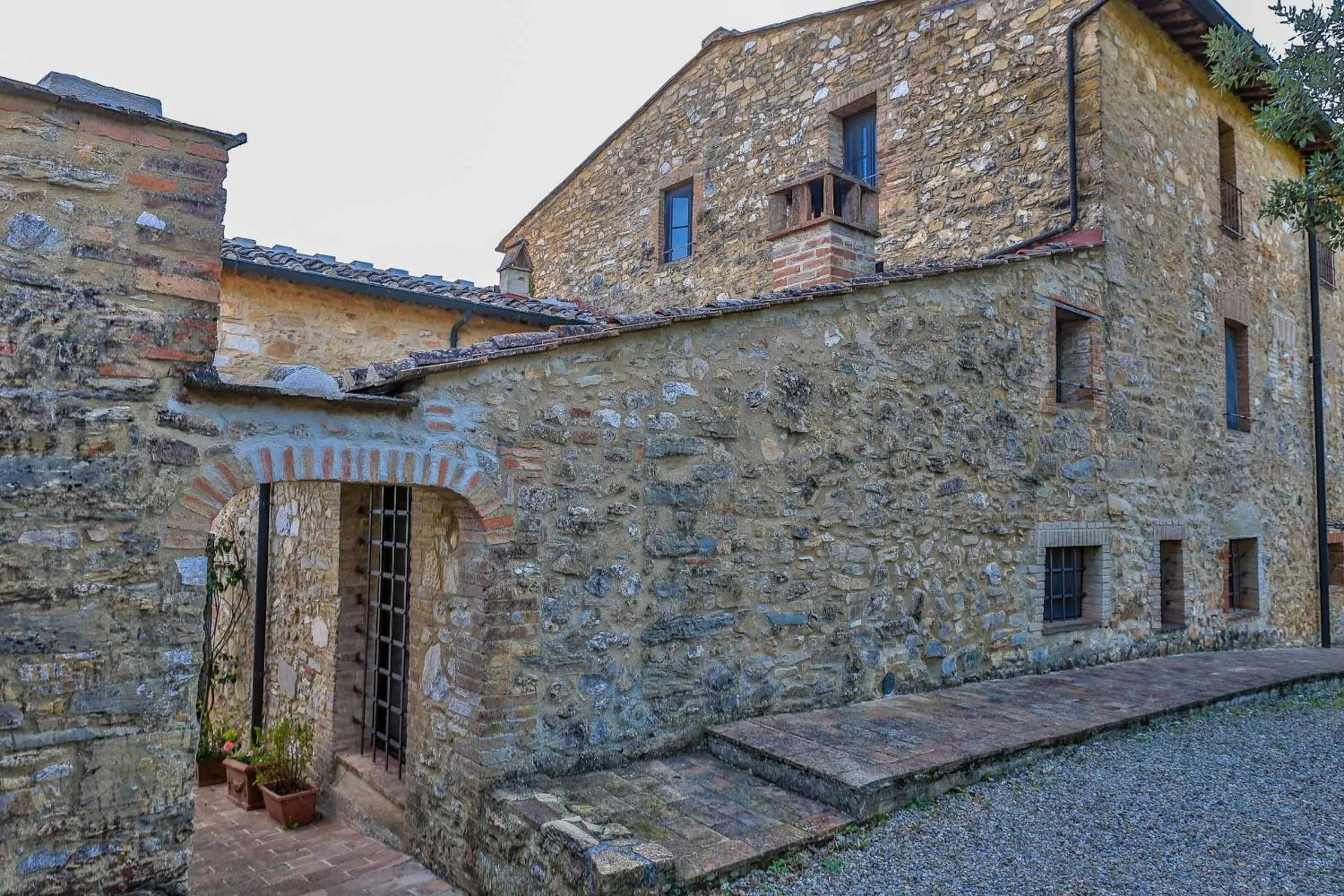 Property building in Le Mascie